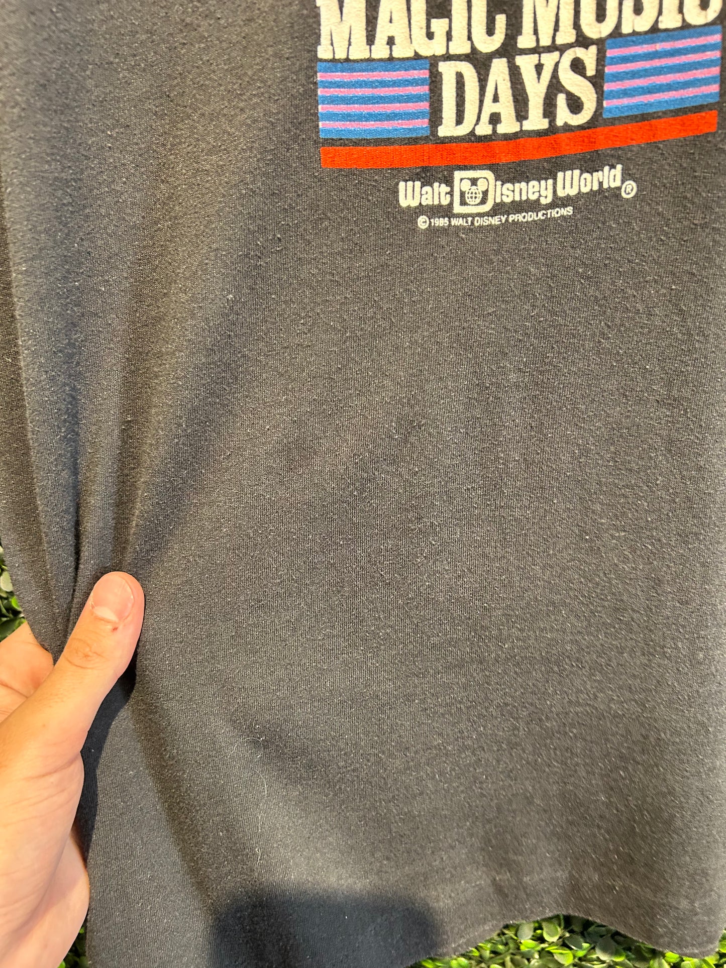 1985 Disney Magic Music Days T-Shirt. Size M/L