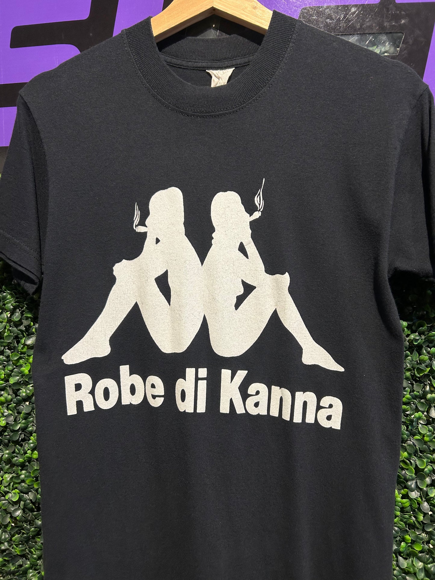 Vintage Robe di Kanna Euro Kappa Parody T-Shirt. Size Small