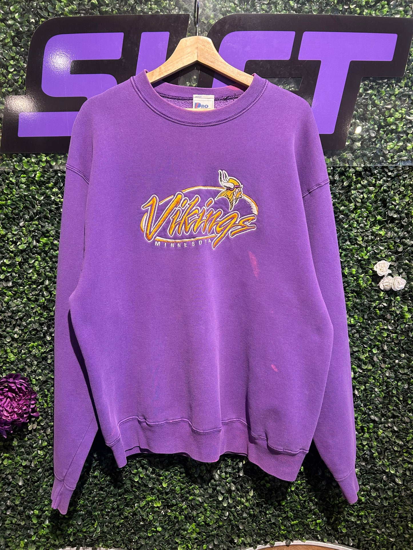 90s Minnesota Vikings Pro Player Embroidered Crewneck. Size XL
