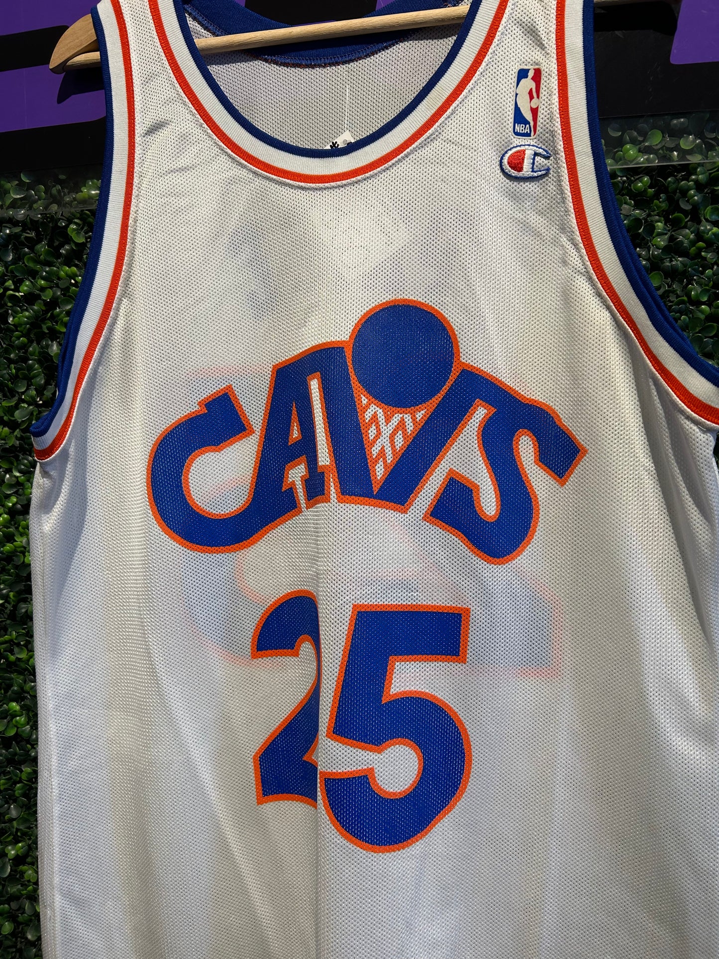 90s Cleveland Cavaliers #25 Mark Price Champion Jersey. Size Large