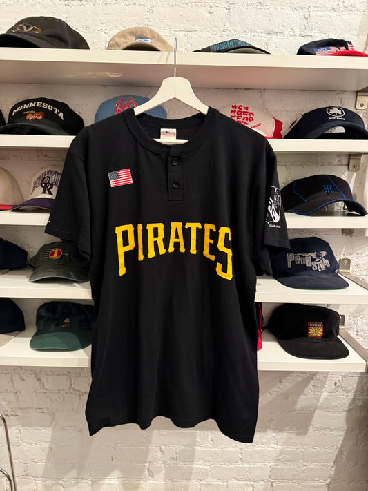 Pittsburgh Pirates T-Shirt Size Medium