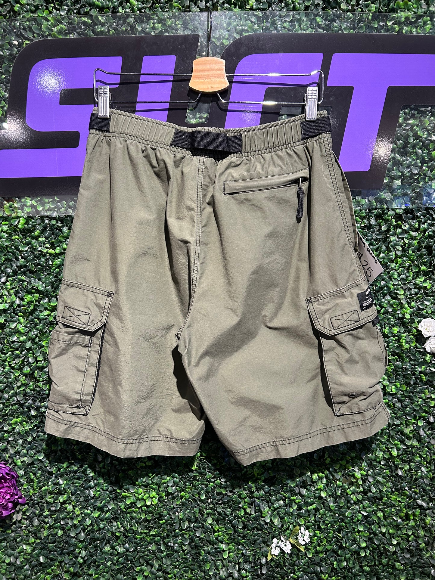 00s Old Navy Cargo Utility Shorts. Size Medium