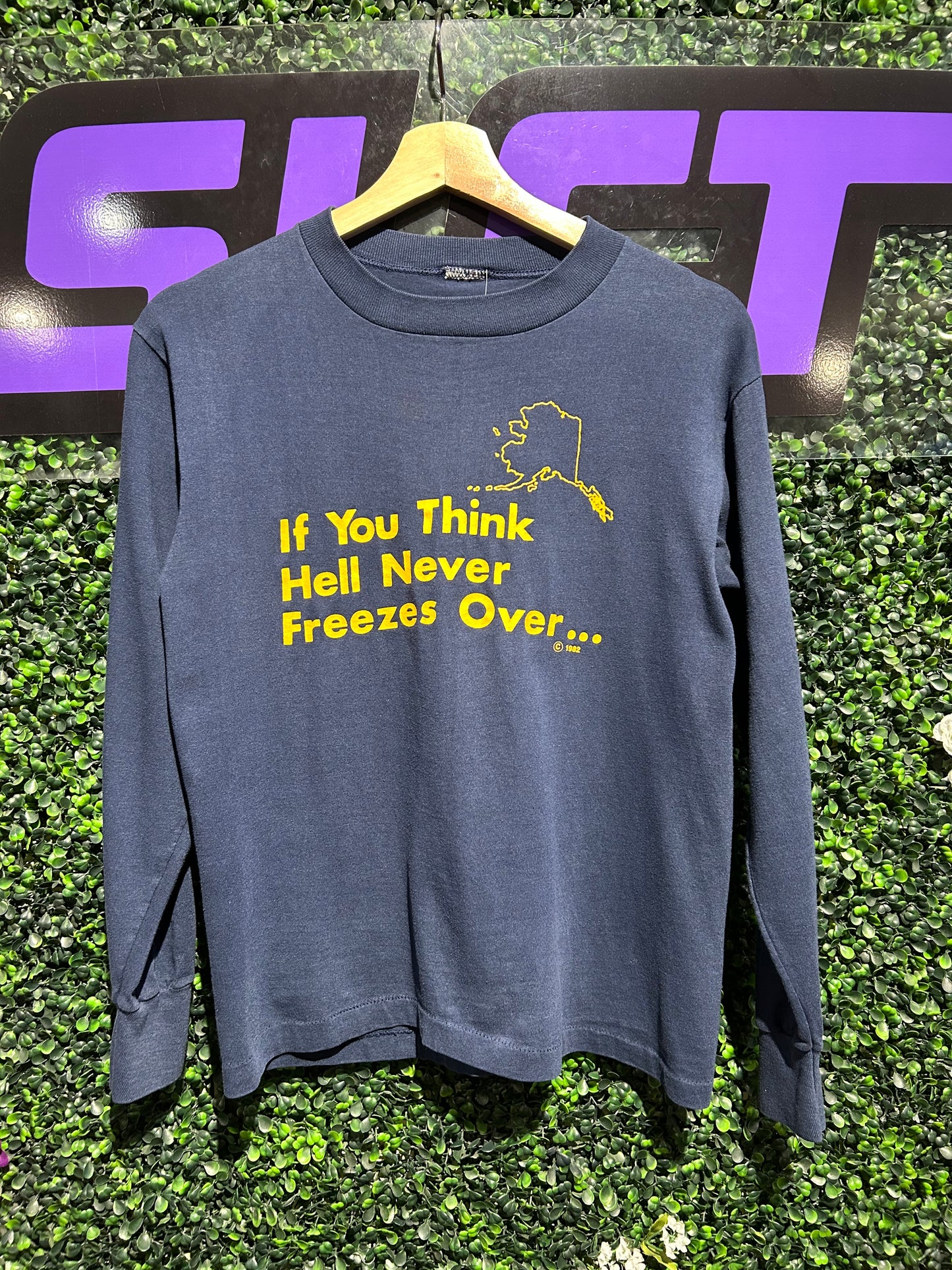 1982 Prudhoe Bay Alaska Hell Never Freezes Over LS Shirt. Size Small