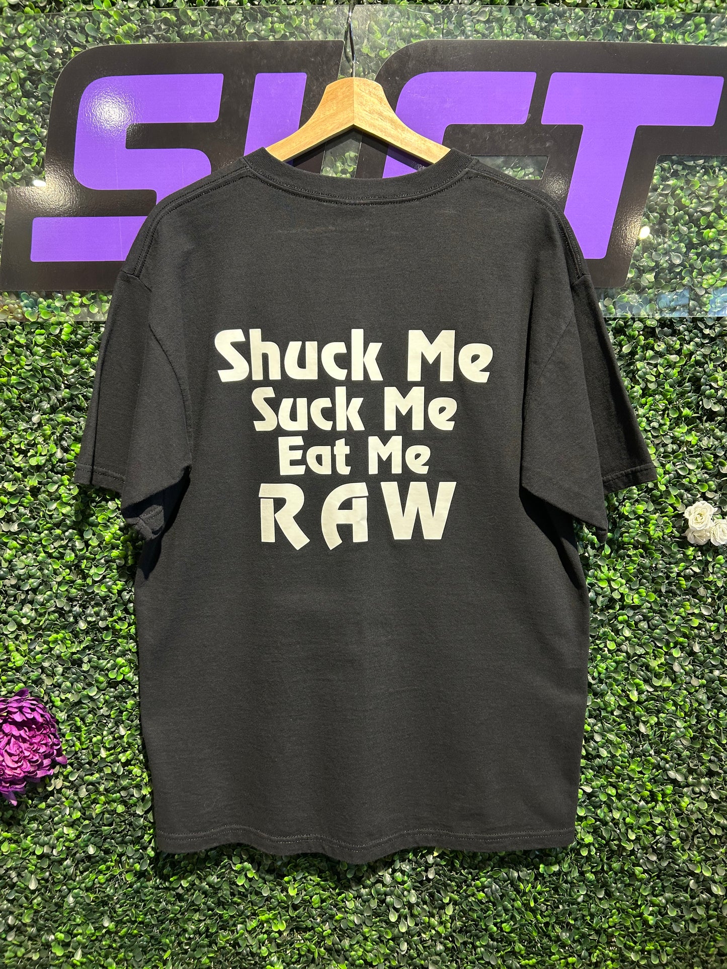 Vintage John’s Place Shuck Me, Suck Me, Eat Me Raw T-Shirt. Size Large