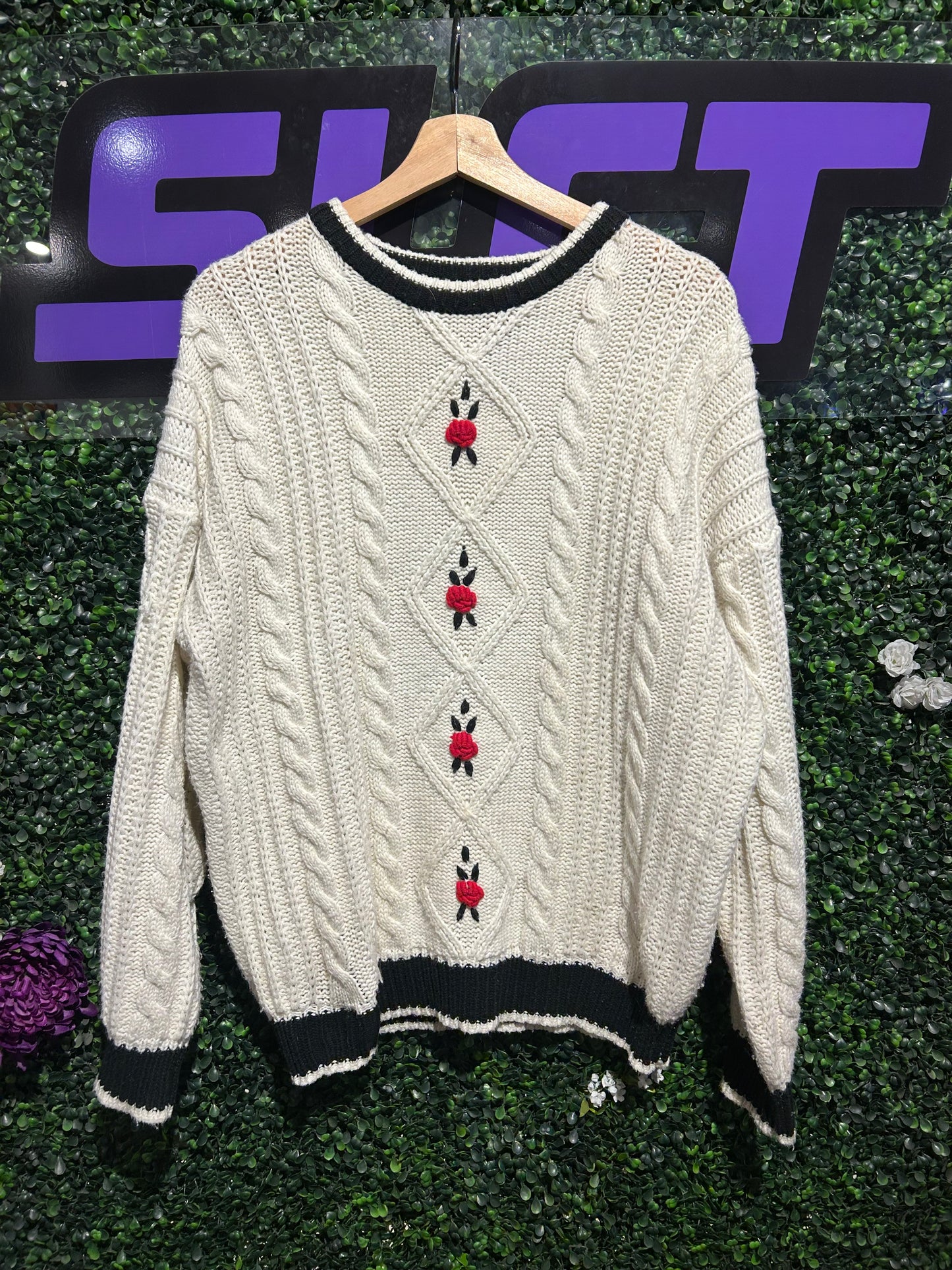 Vintage Cable Knit Sweater. Size M/L