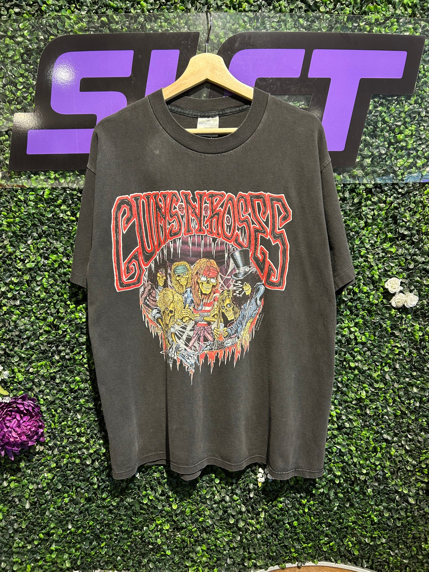 1992 Guns N’ Roses Use Your Illusion Tour T-Shirt. Size Large