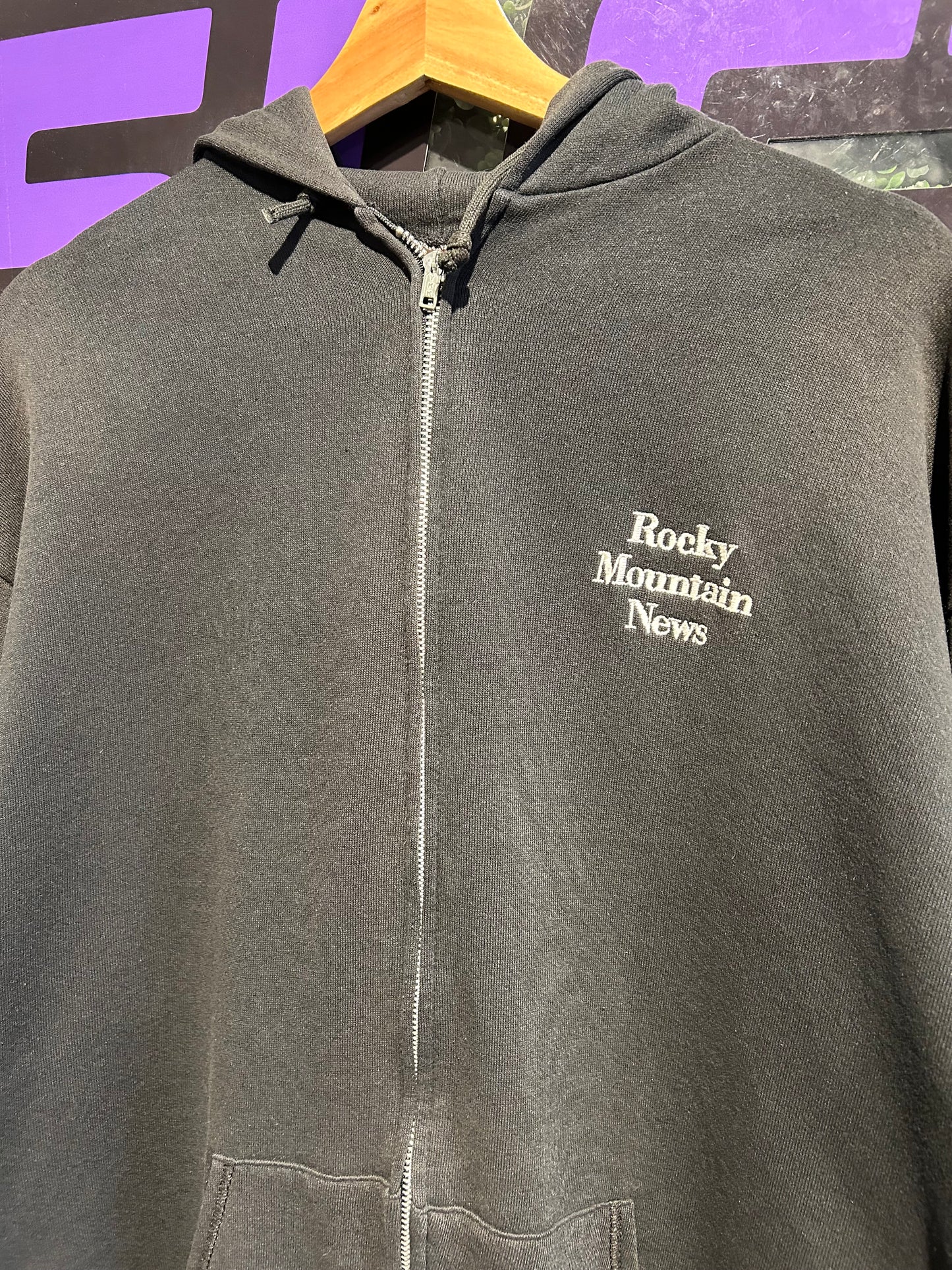90s Rocky Mountain News Zip-Up Hoodie. Size Large