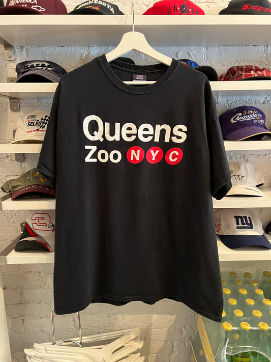 Queens Zoo T-shirt size XL