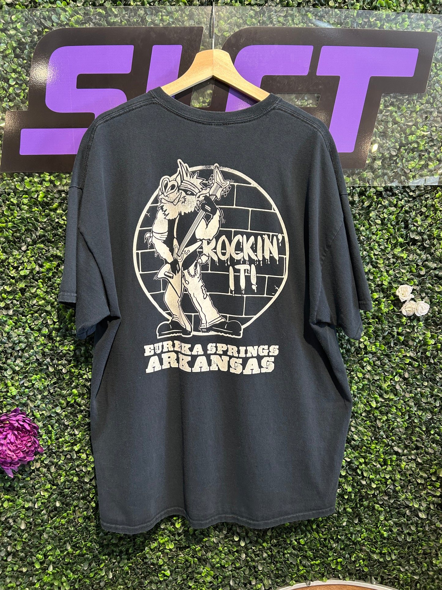 00s Rockin’ Pig Saloon T-Shirt. Size XL/XXL