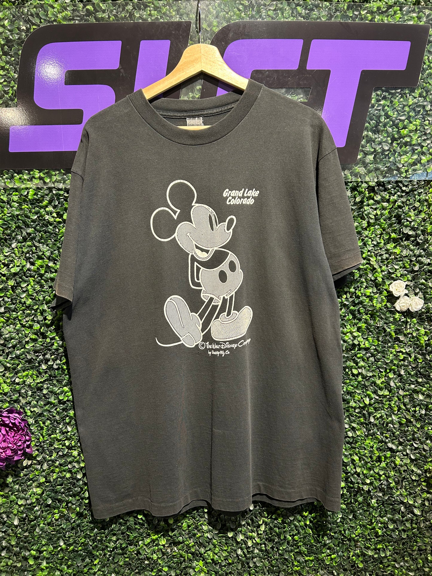 90s Mickey Mouse Colorado T-Shirt. Size L/XL