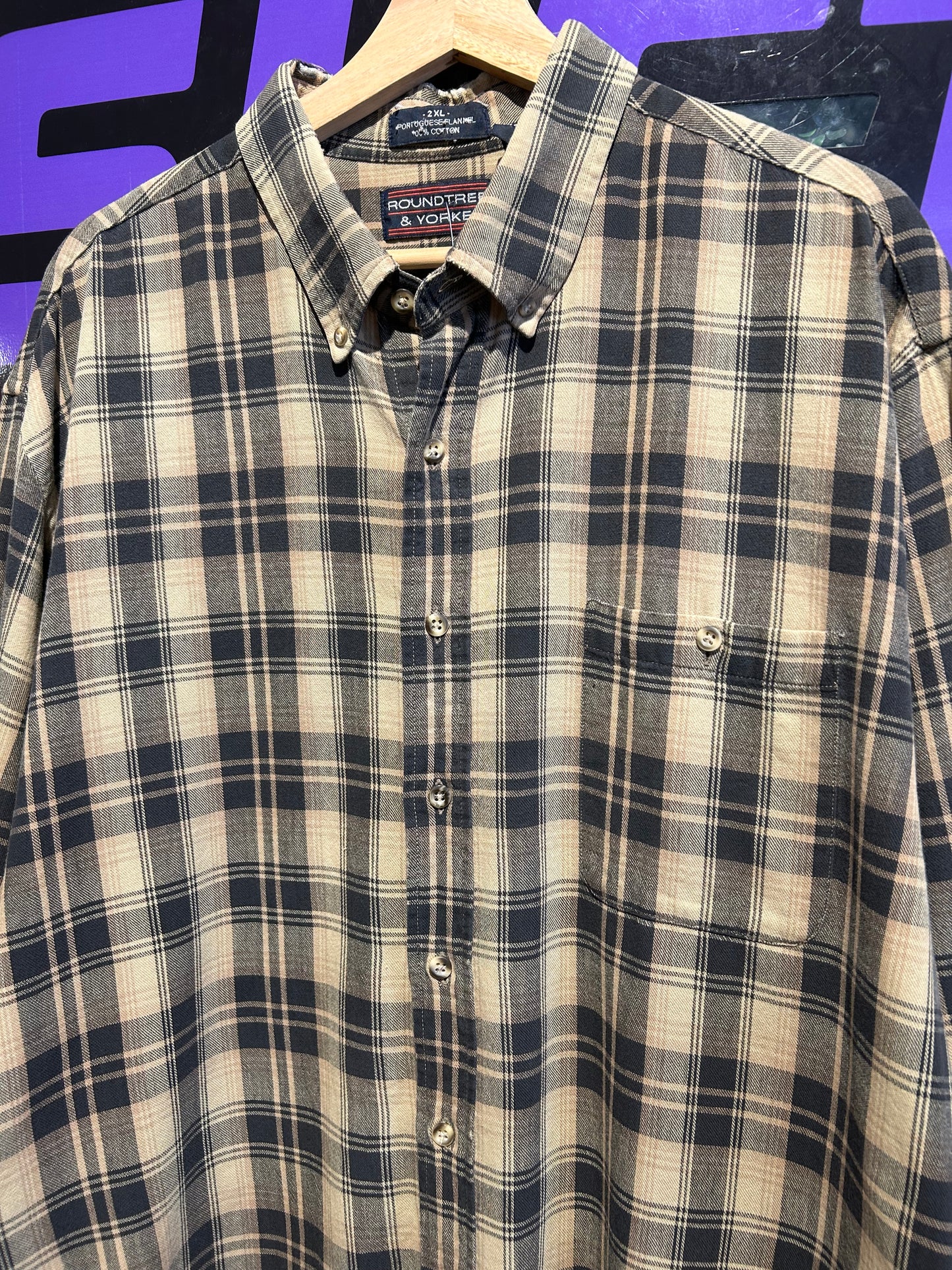 00s Roundtree & Yorke Button-Up Shirt. Size XXL