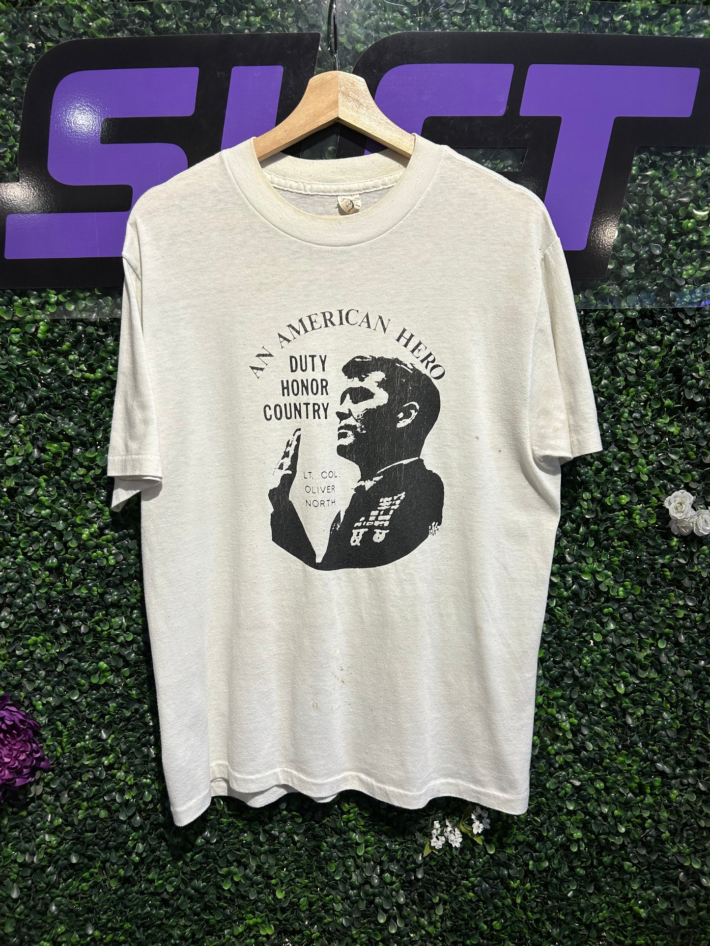 80s Lt. Col. Oliver North An American Hero T-Shirt. Size Large