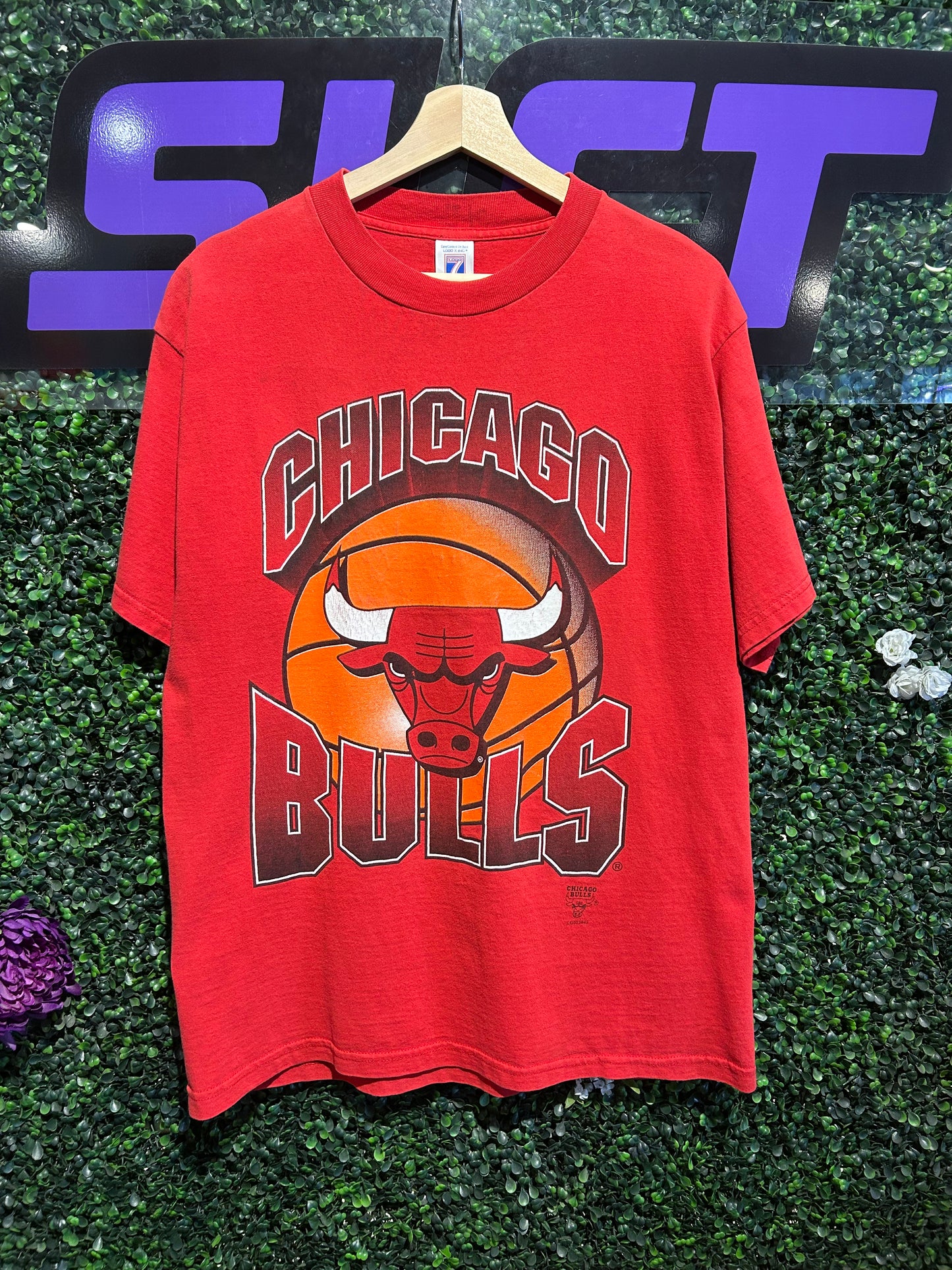 90s Chicago Bulls Logo7 T-Shirt. Size Large
