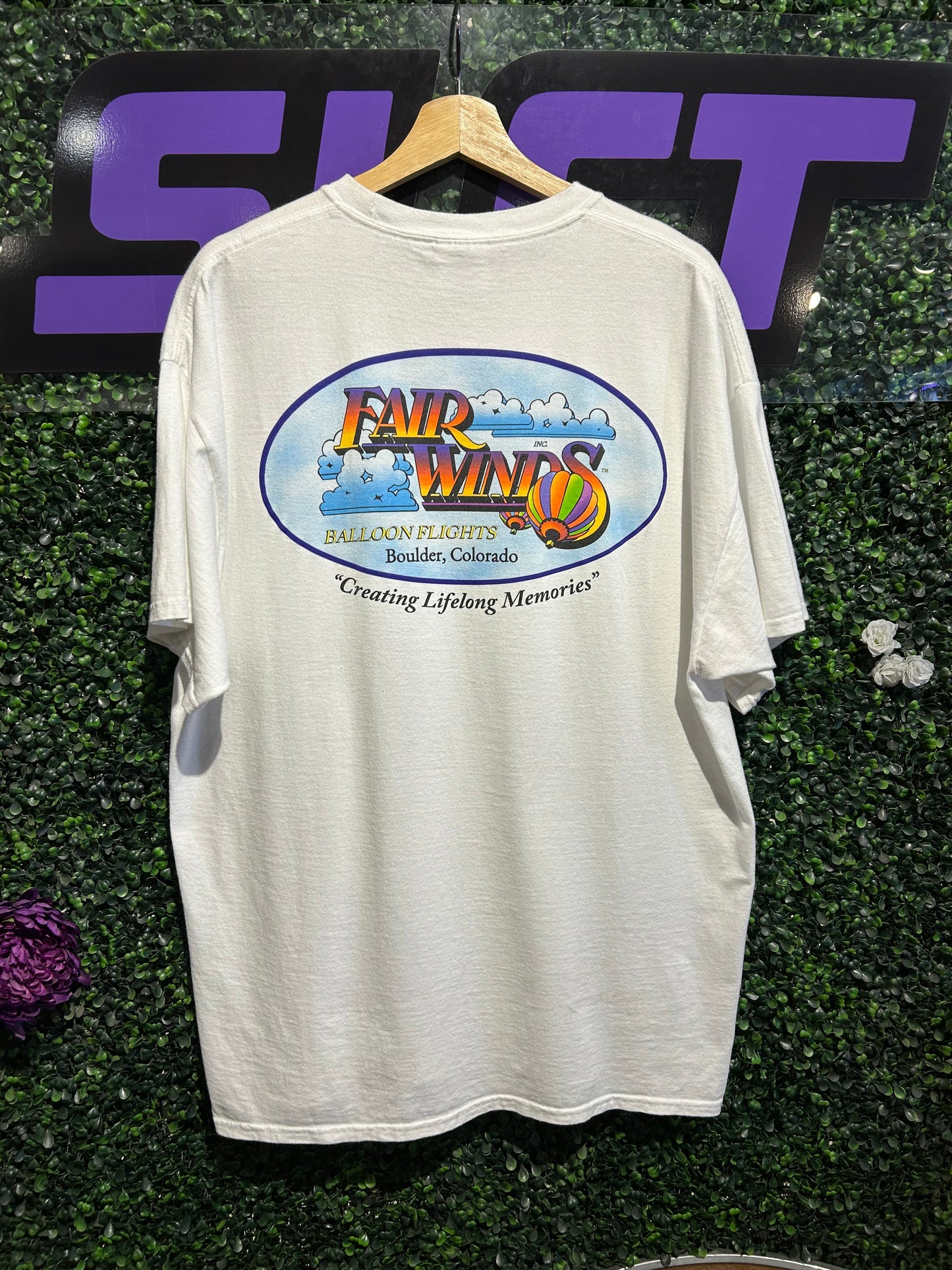 00s Fair Winds Boulder Hot Air Balloon T-Shirt. Size XL