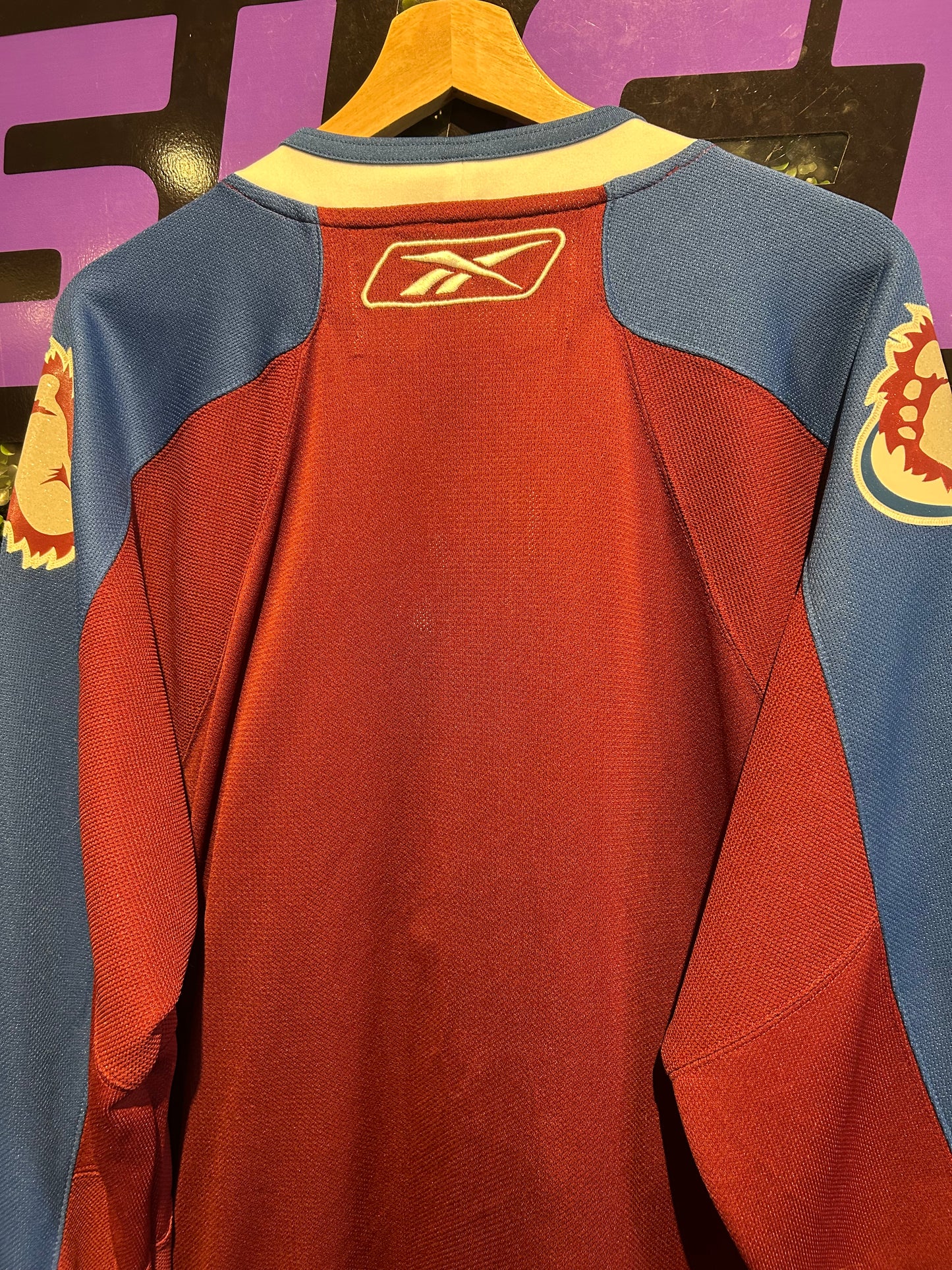 00s Colorado Avalanche Reebok Jersey. Size L/XL