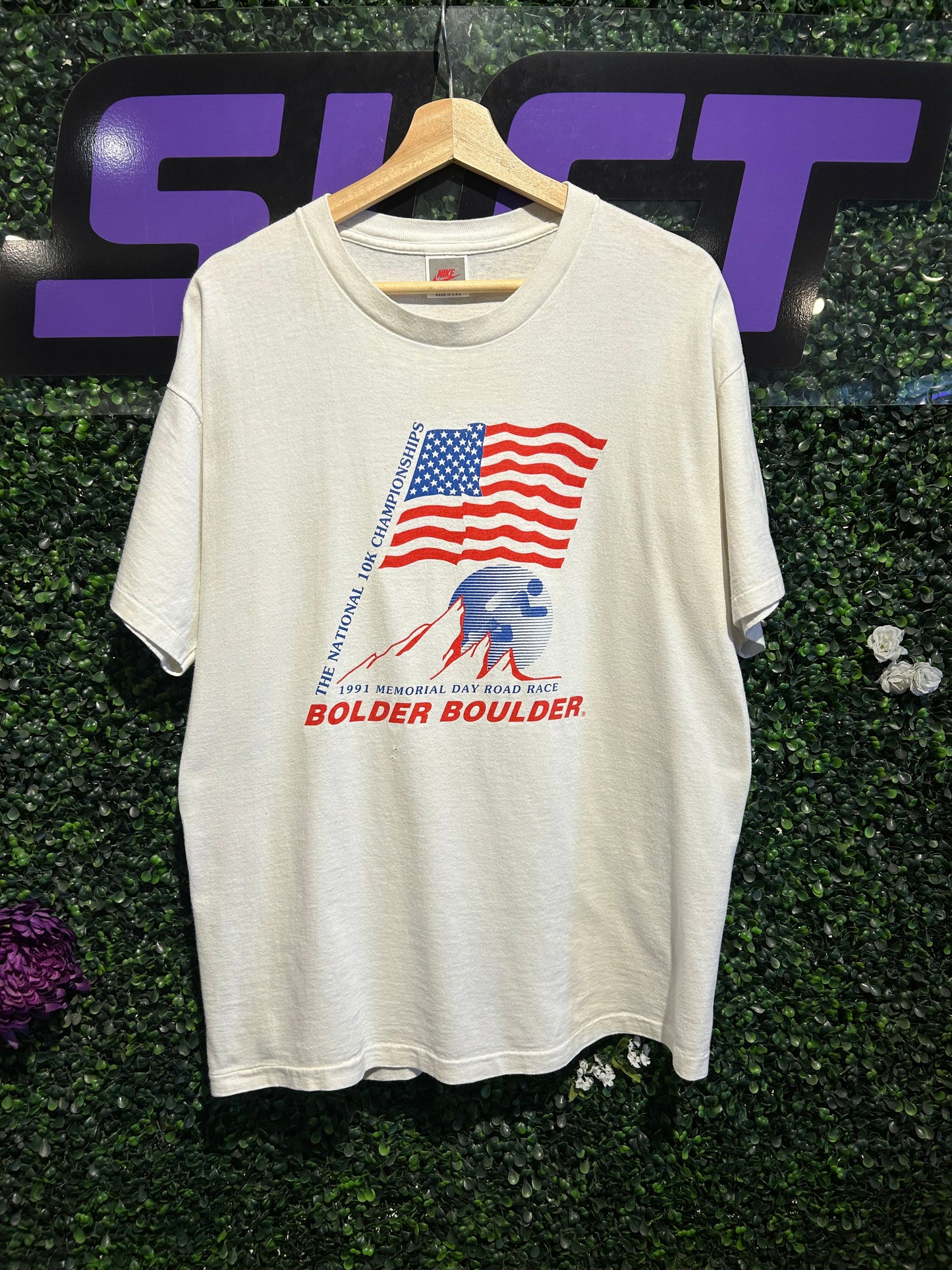 1991 Bolder Boulder Nike T-Shirt. Size Large