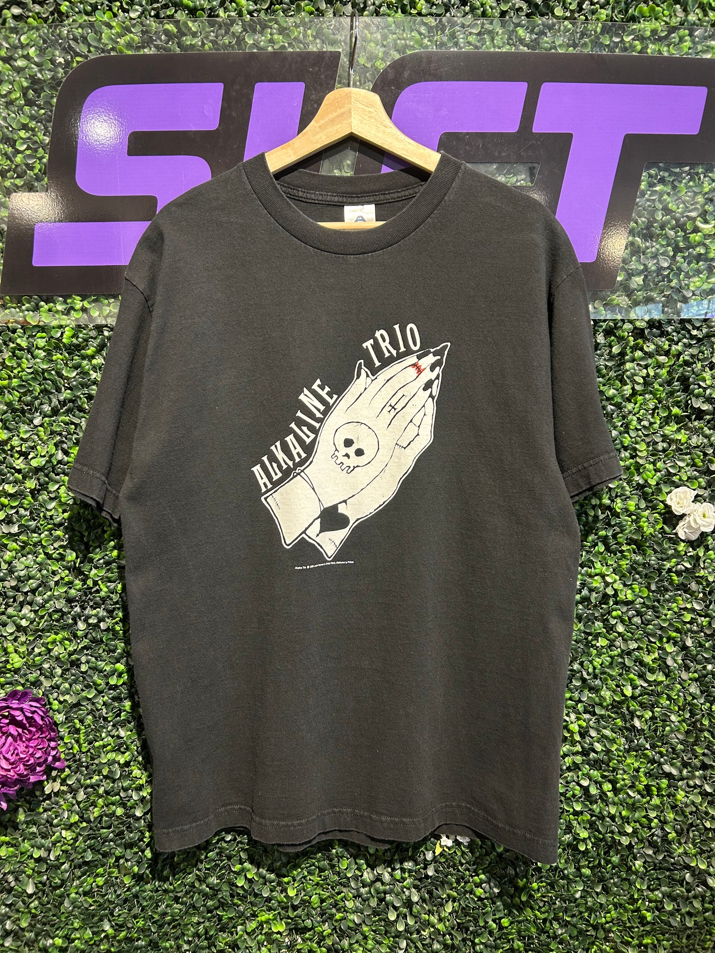 2005 Alkaline Trio T-Shirt. Size Large