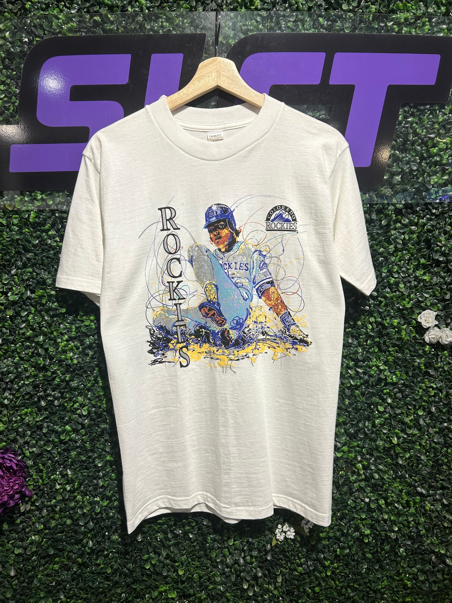 1996 Colorado Rockies Art T-Shirt. Size S/M