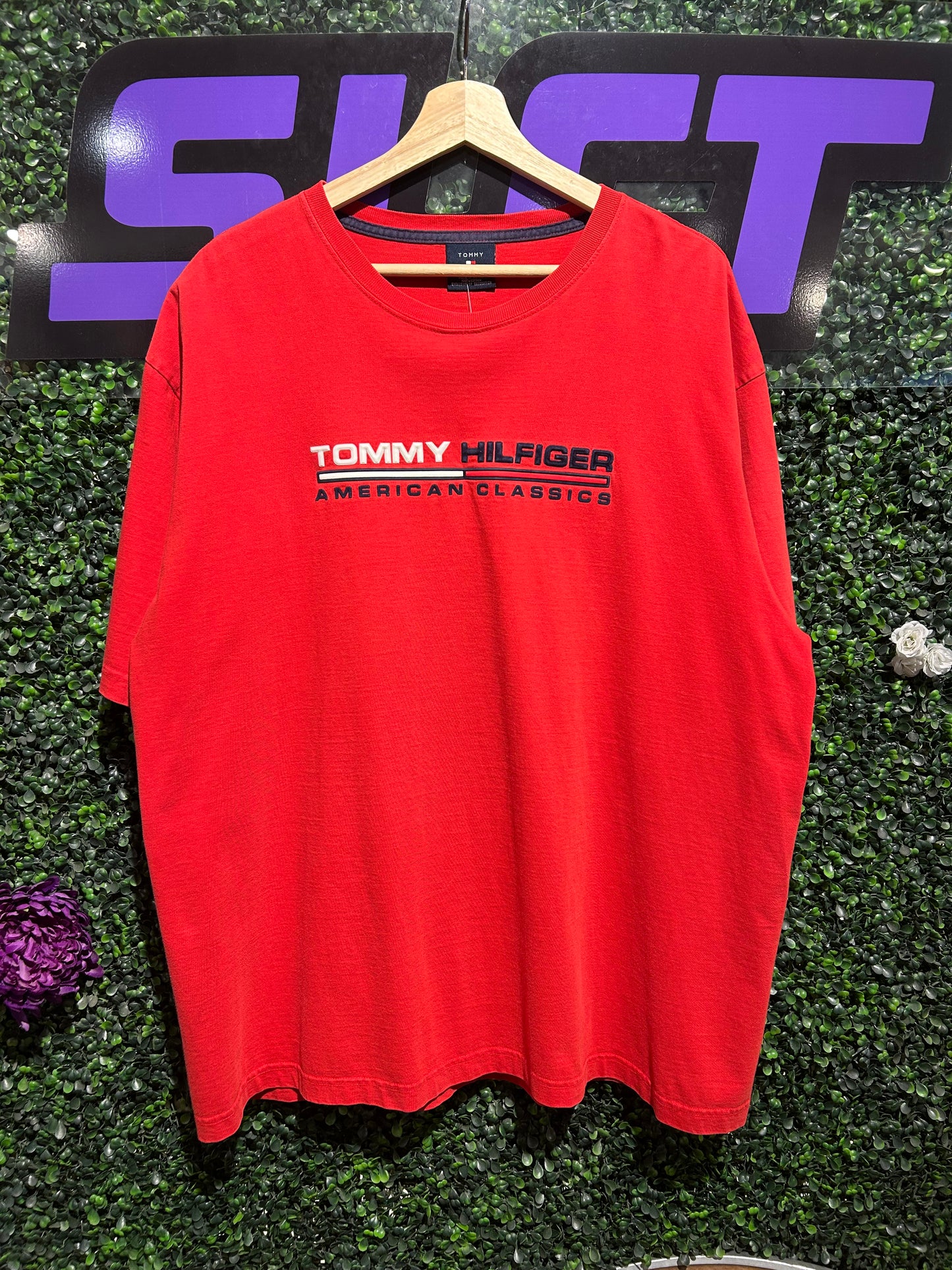 Vintage Tommy Hilfiger T-Shirt. Size XL