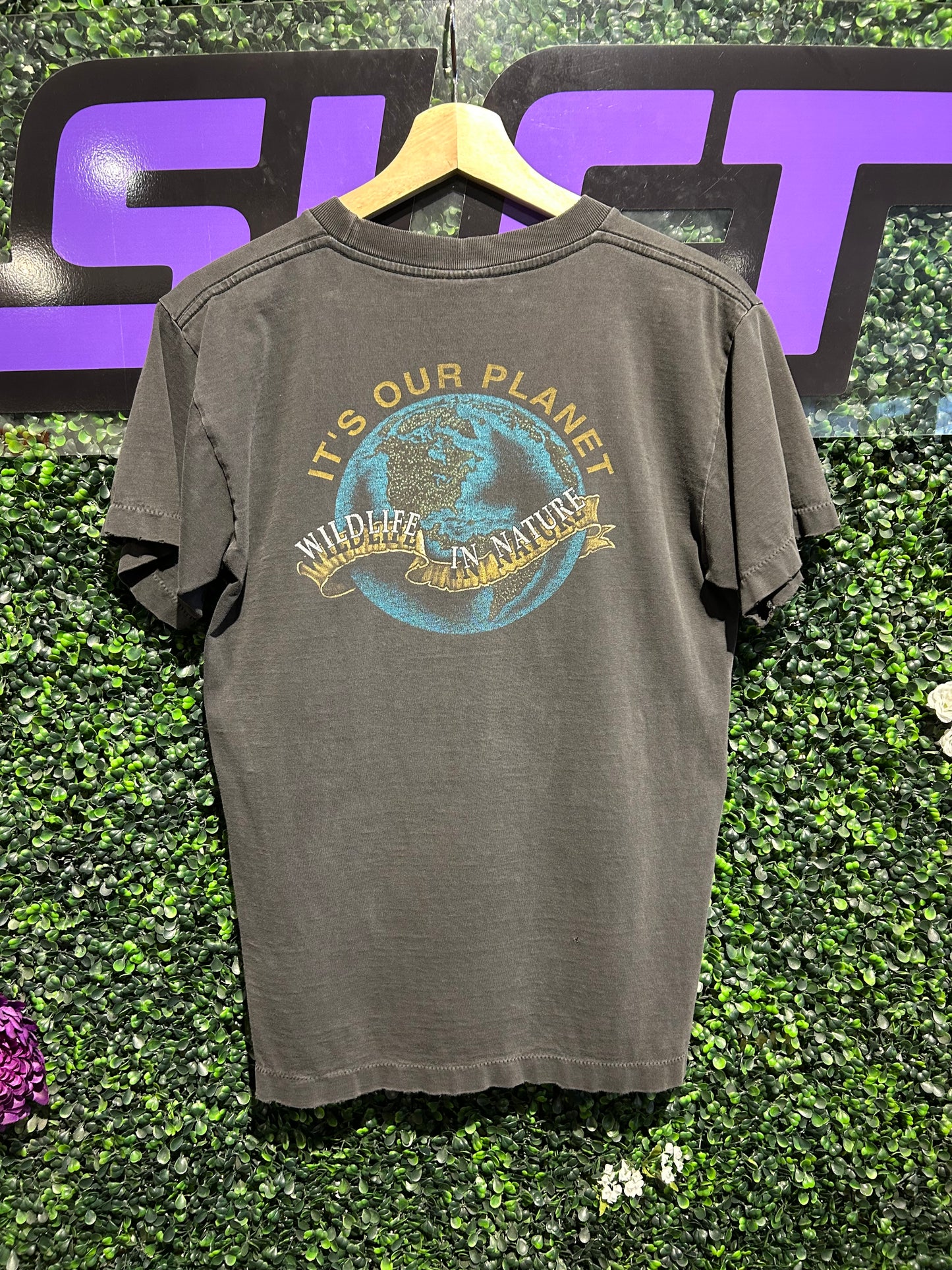 90s It’s Our Planet Wolf T-Shirt. Size S/M