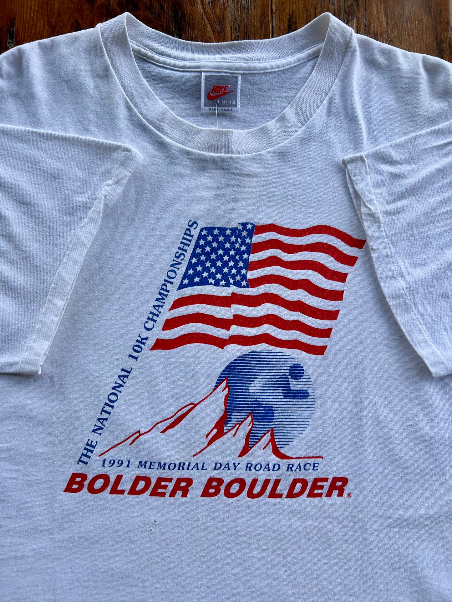 1991 Bolder Boulder Nike T-Shirt. Size Large