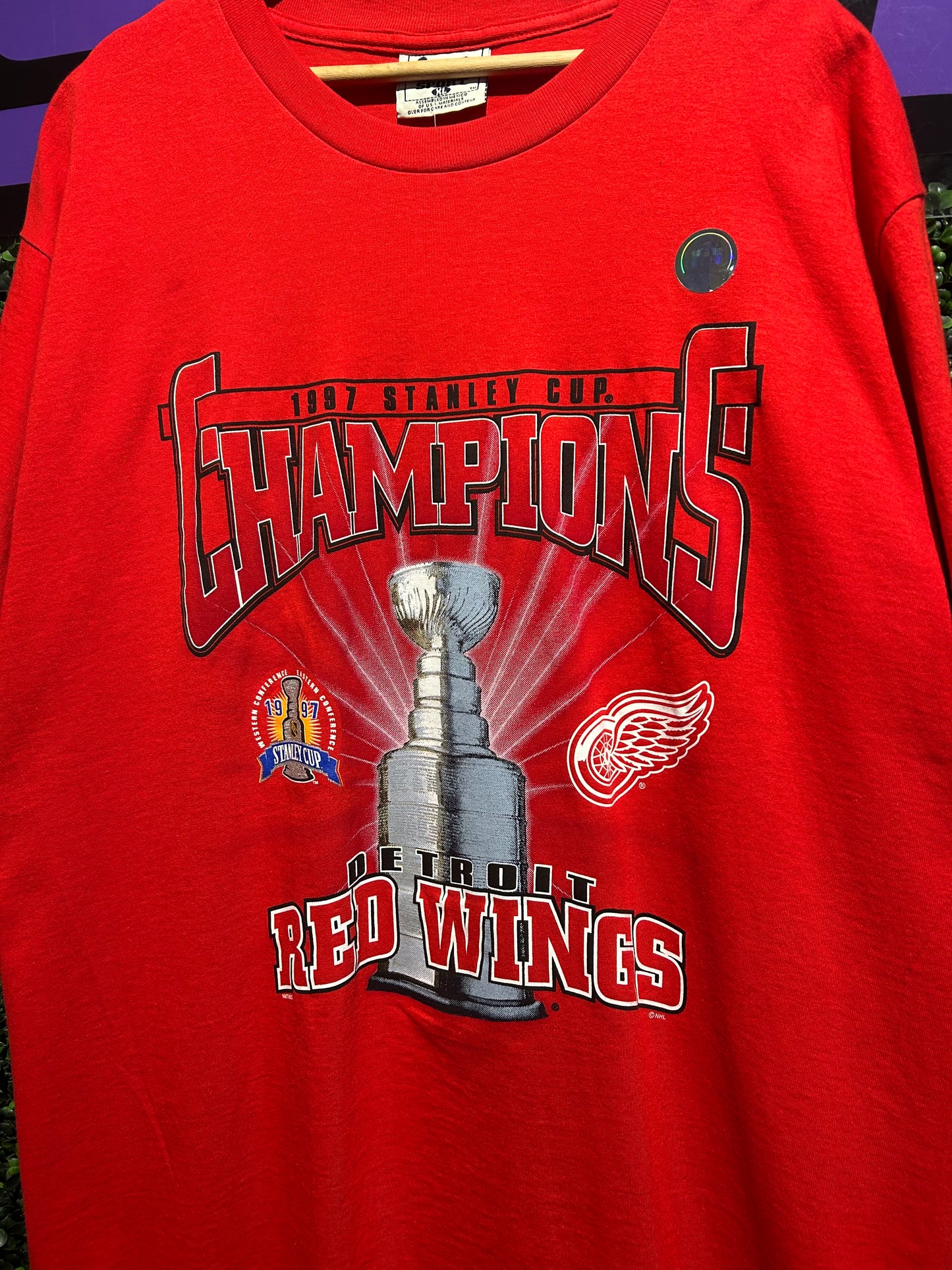 1997 Detroit Red Wings Stanley Cup T-Shirt. Size XL