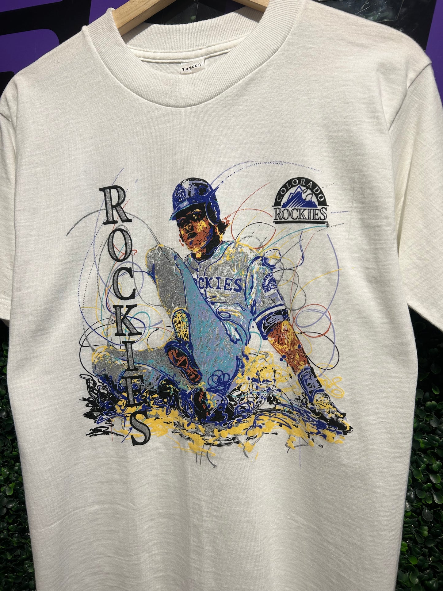 1996 Colorado Rockies Art T-Shirt. Size S/M