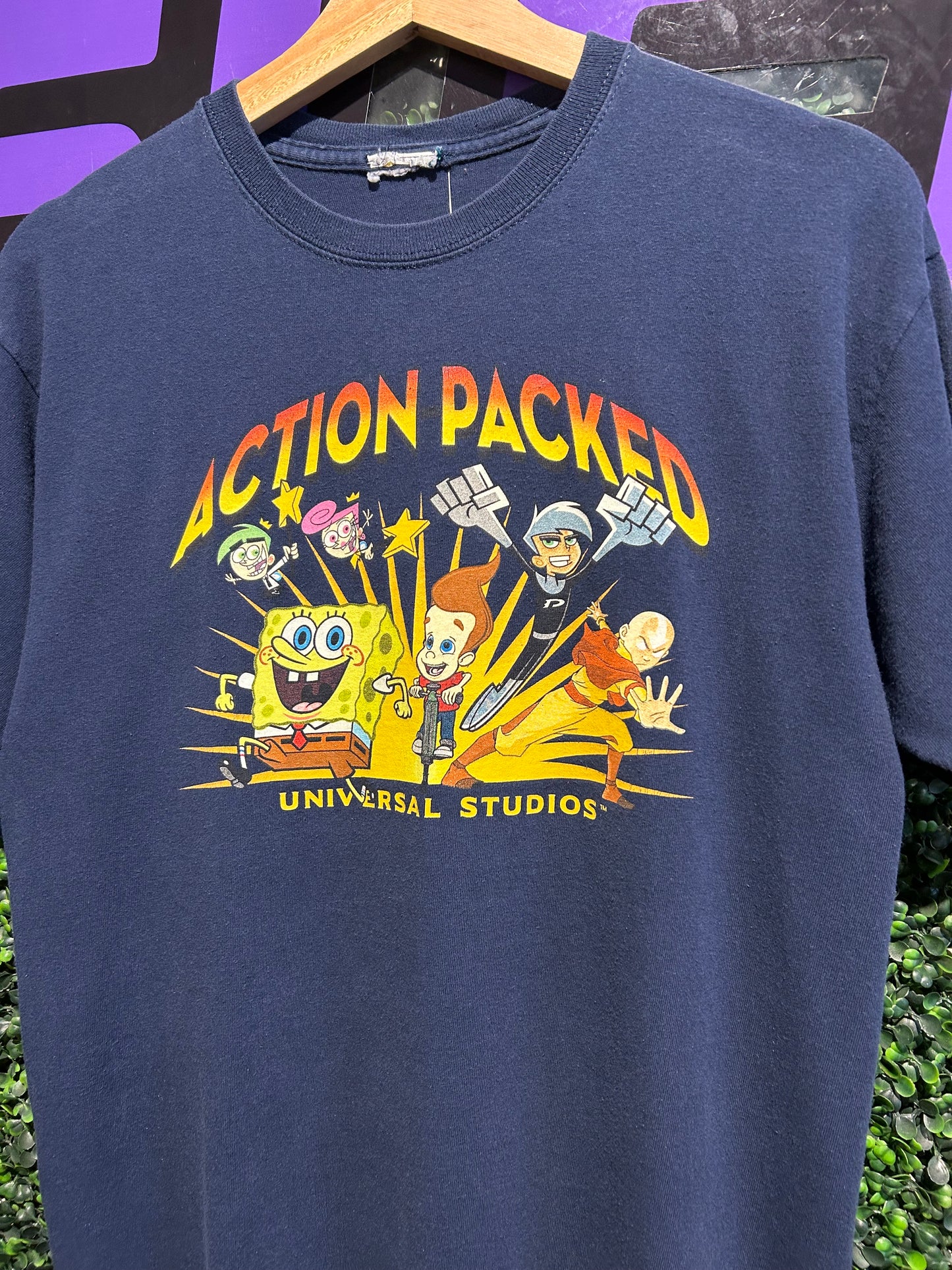 00s Universal Studios Action Packed Nickelodeon T-Shirt. Size Medium