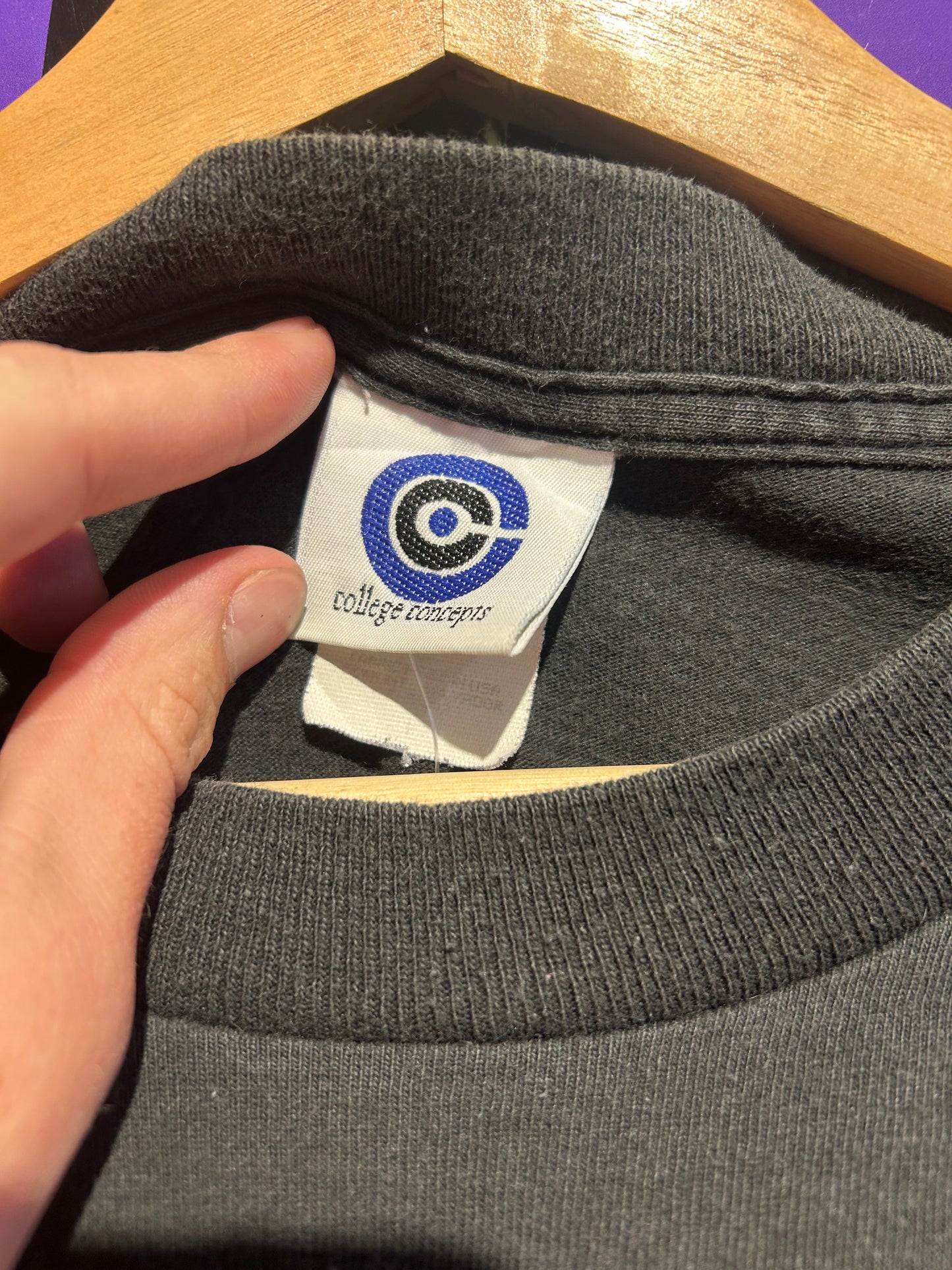 1996 Oakland Raiders Absolute Victory T-Shirt. Size Large