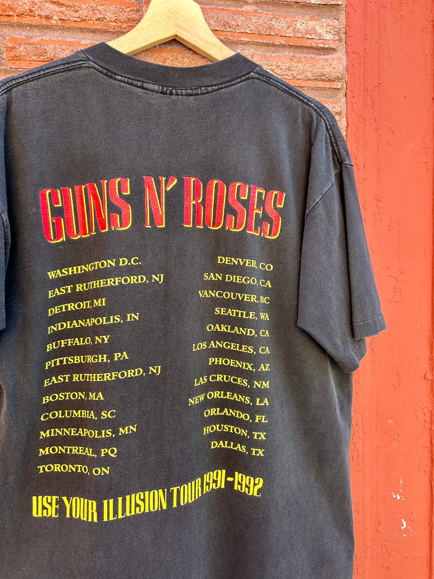 1992 Guns N’ Roses Use Your Illusion Tour T-Shirt. Size Large