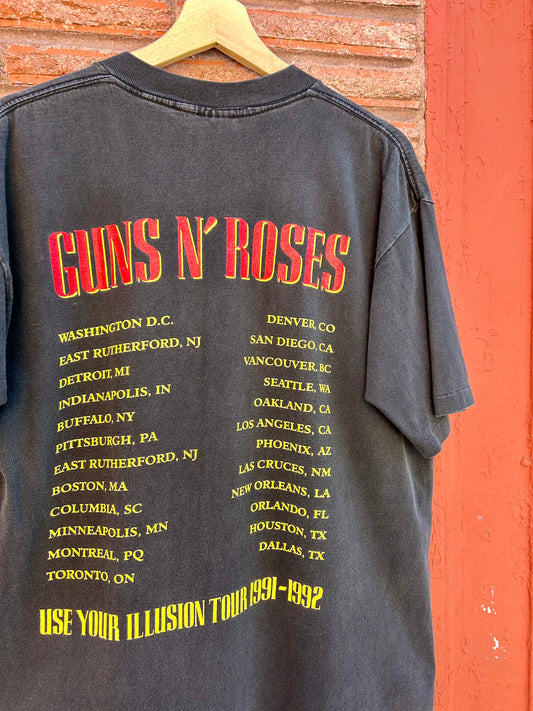 1992 Guns N’ Roses Use Your Illusion Tour T-Shirt. Size Large