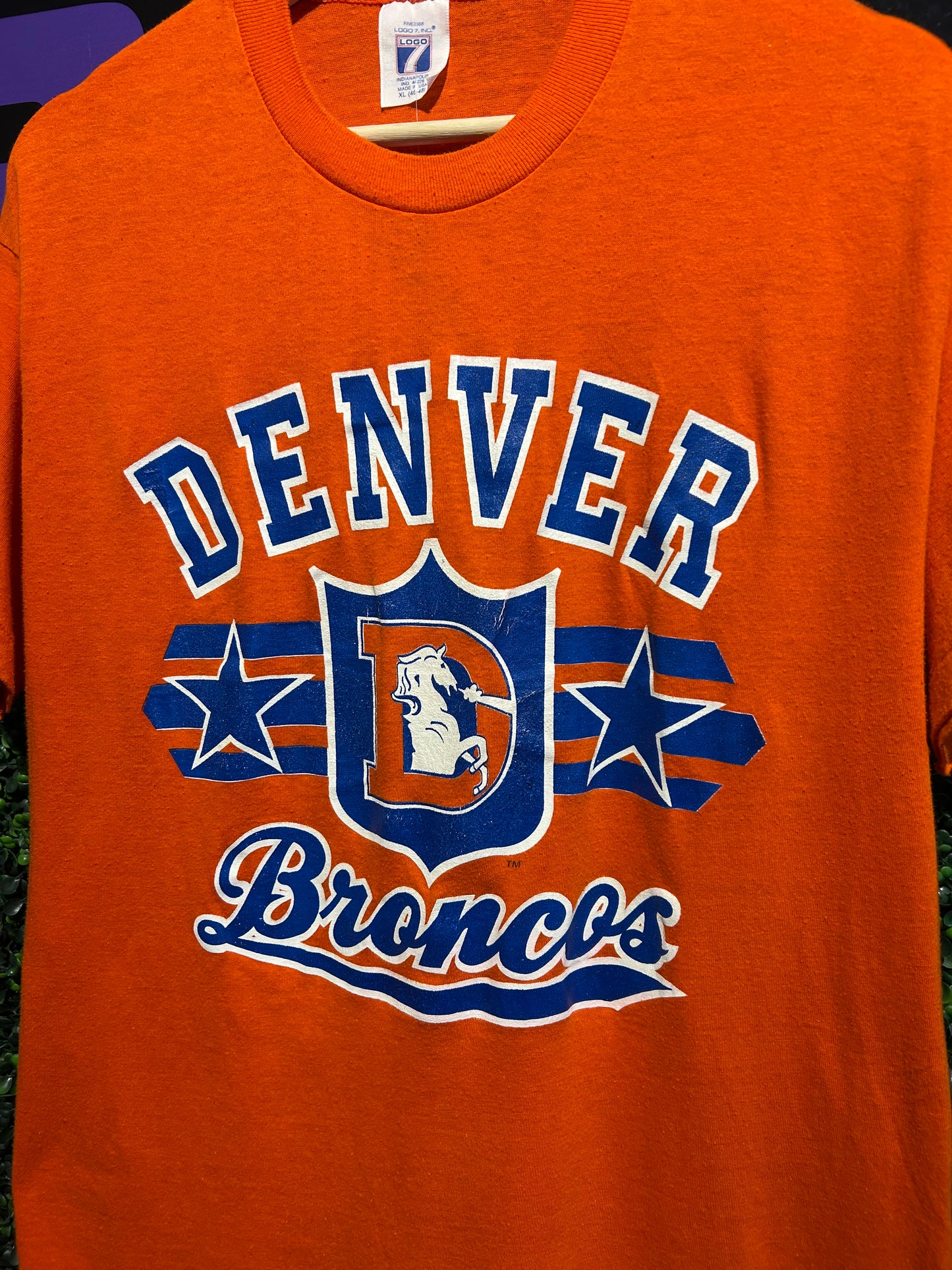 80s Denver Broncos T-Shirt. Size Large