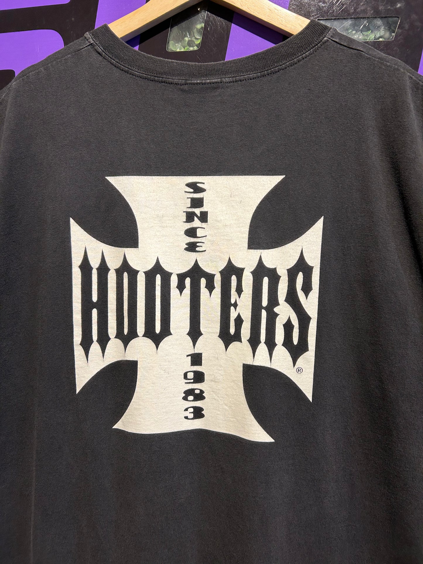 Vintage Hooters Sleeveless Shirt. Size XXL