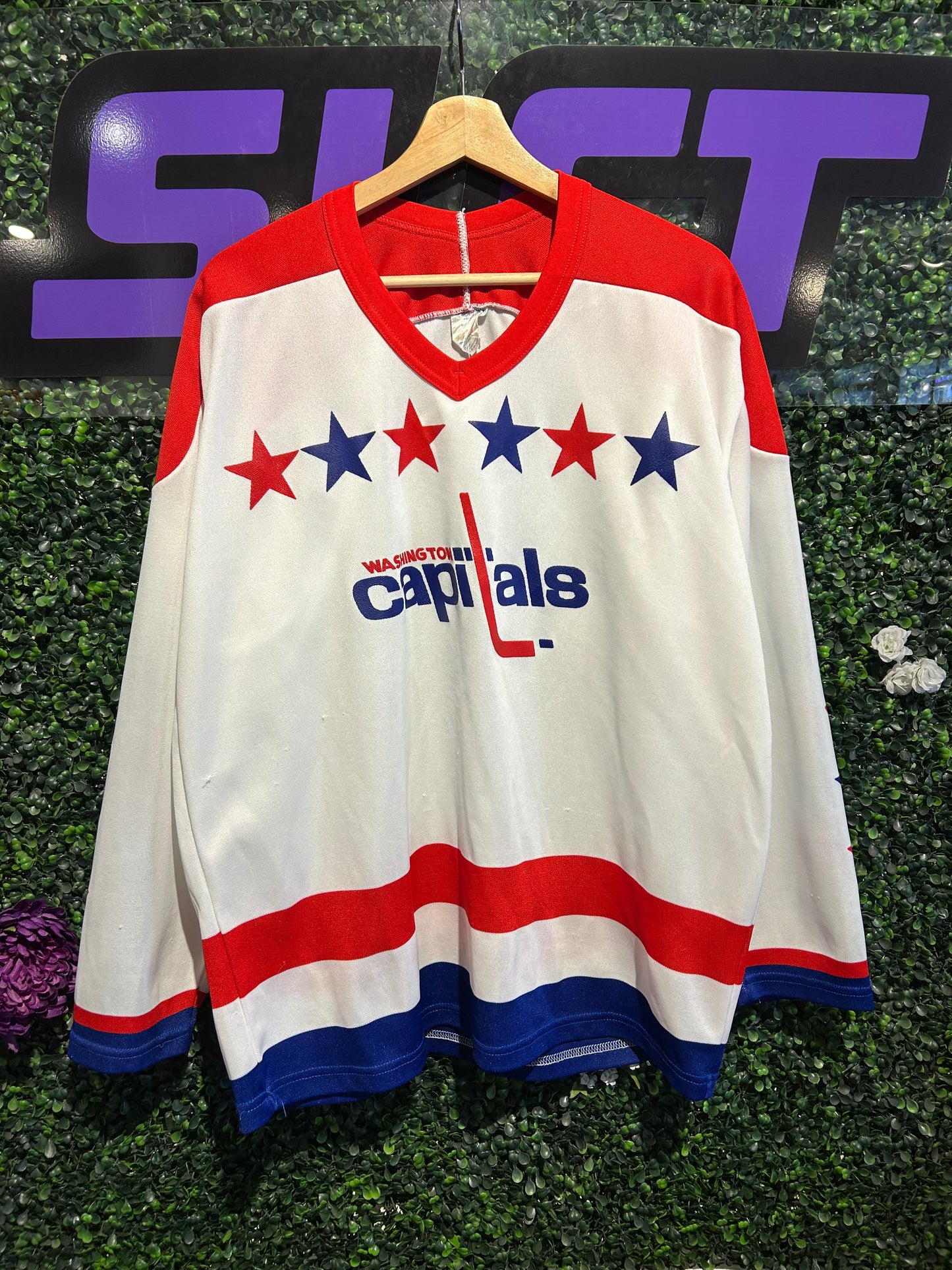 80s Washington Capitals Hockey Jersey. Size Large