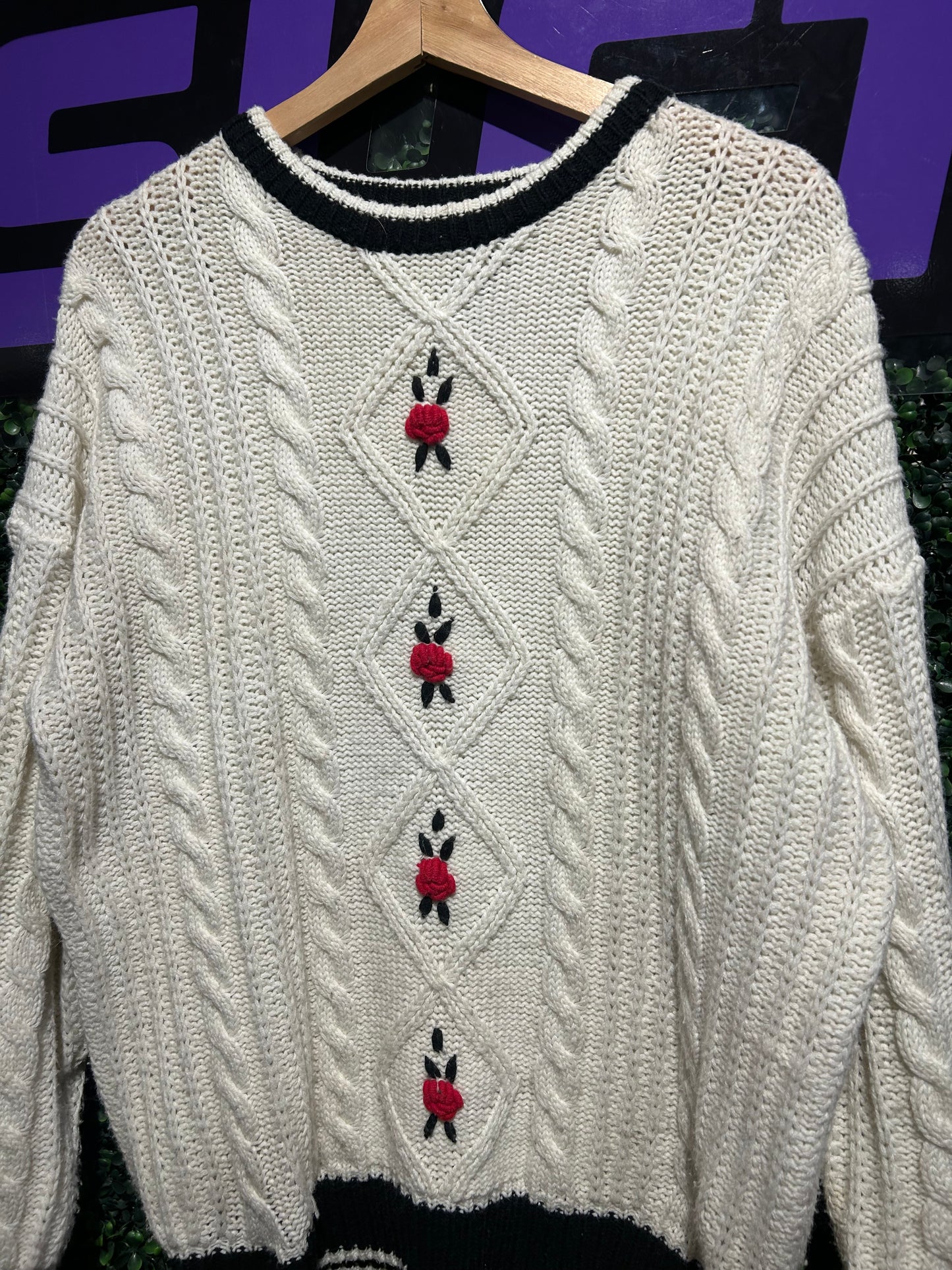 Vintage Cable Knit Sweater. Size M/L