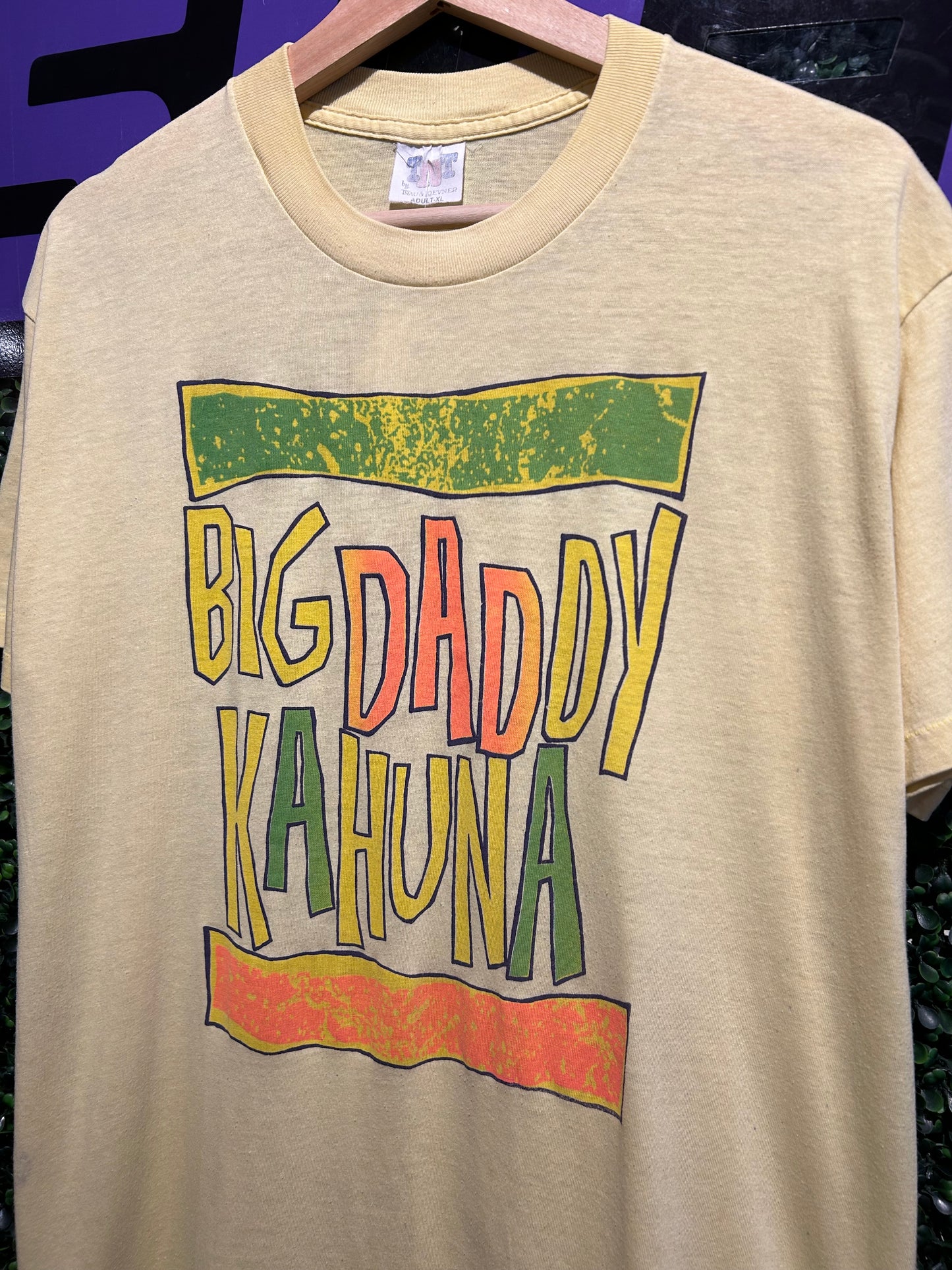 90s Big Daddy Kahuna T-Shirt. Size Large