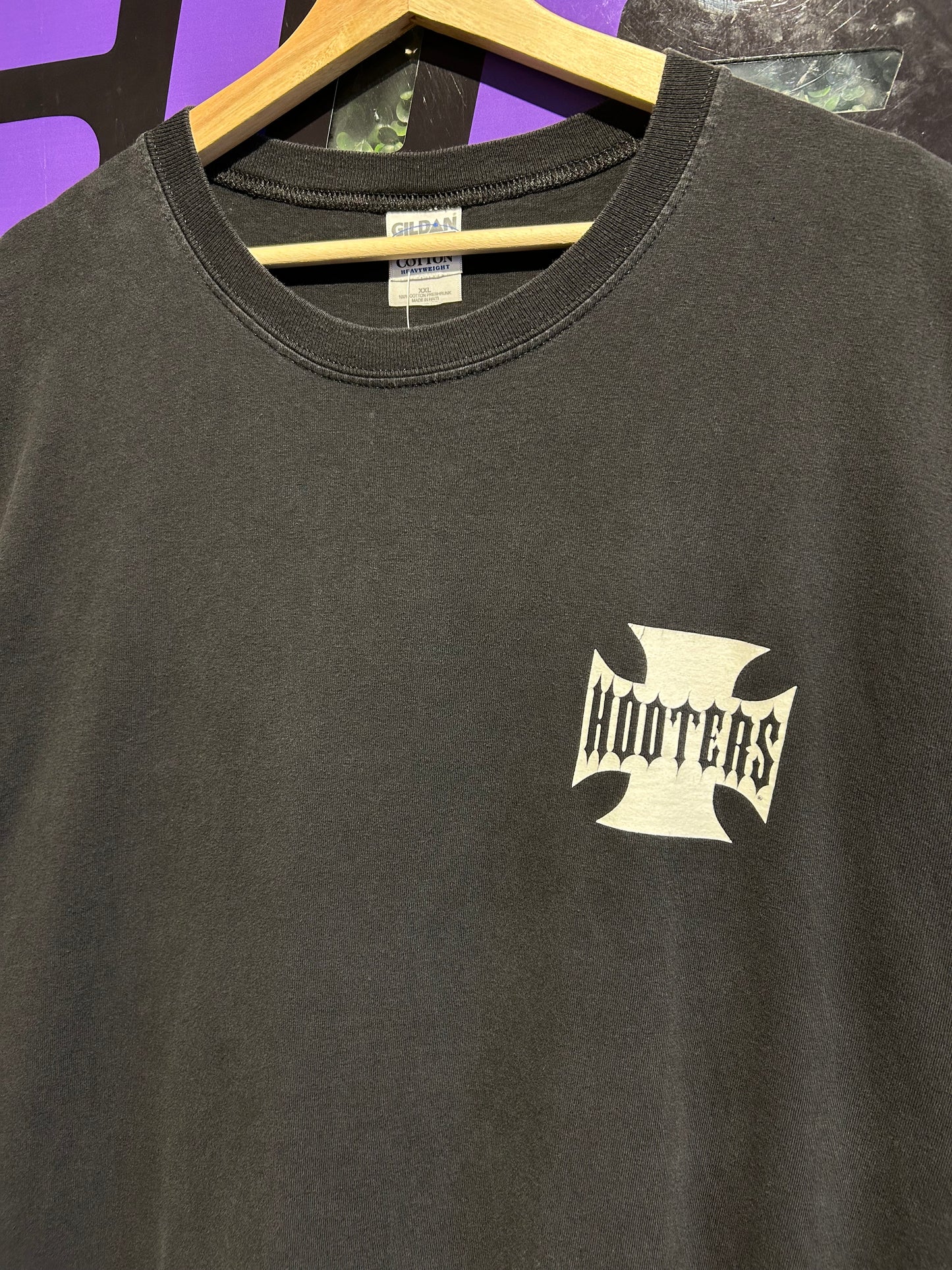 Vintage Hooters Sleeveless Shirt. Size XXL
