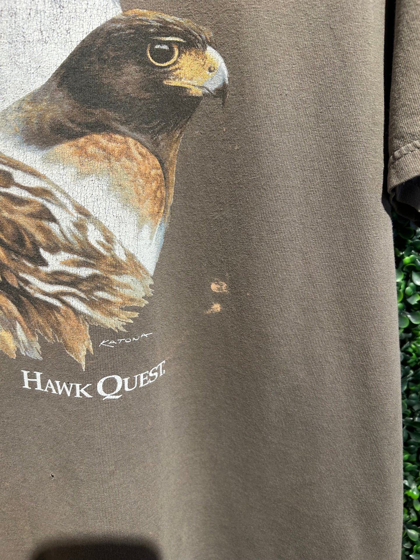 Vintage Hawk Quest T-Shirt. Size L/XL