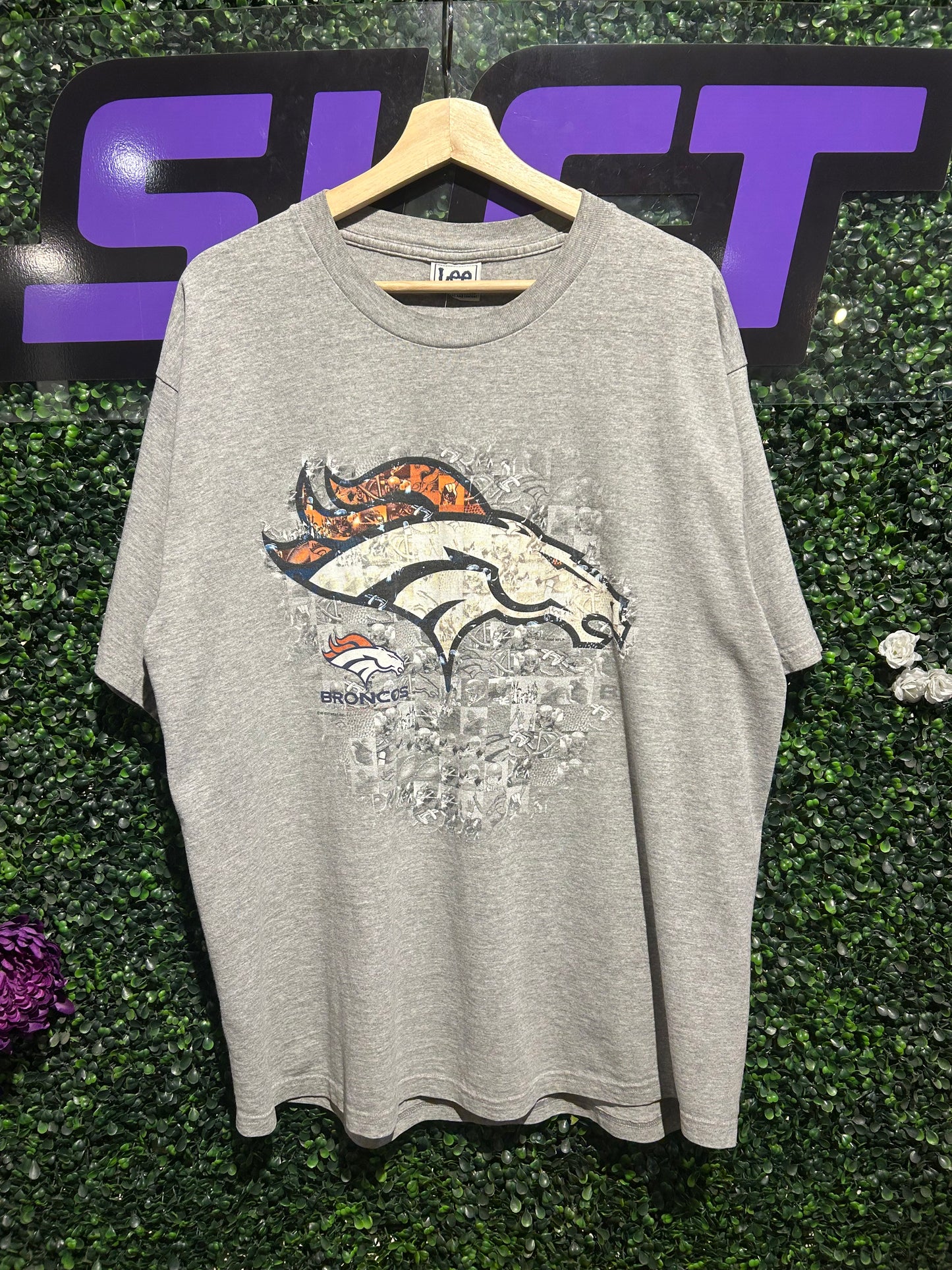 2000 Denver Broncos T-Shirt. Size L/XL