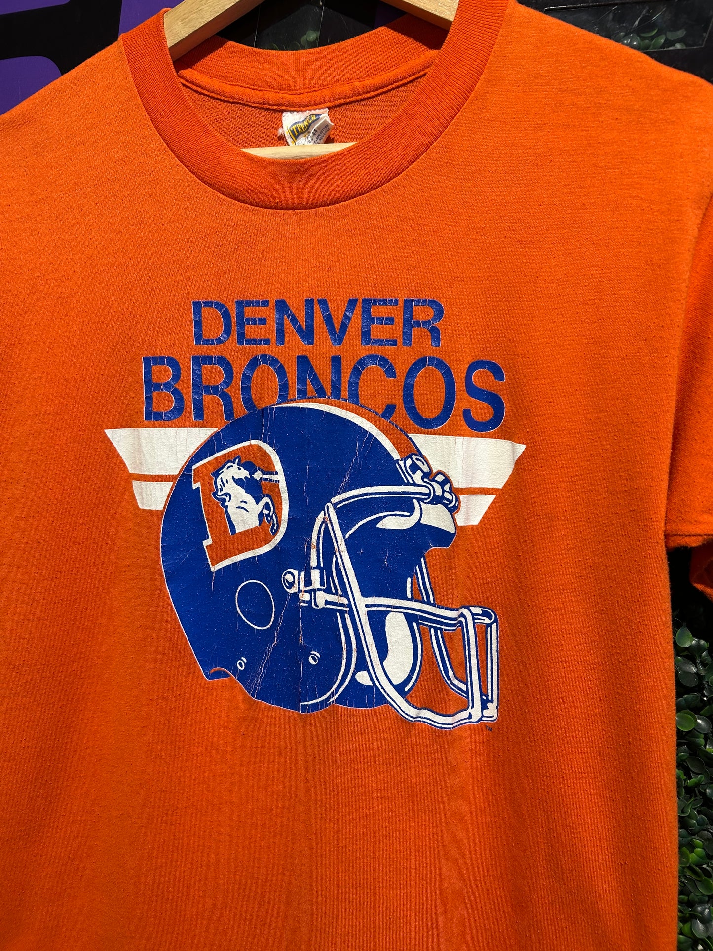 80s Denver Broncos T-Shirt. Size Medium