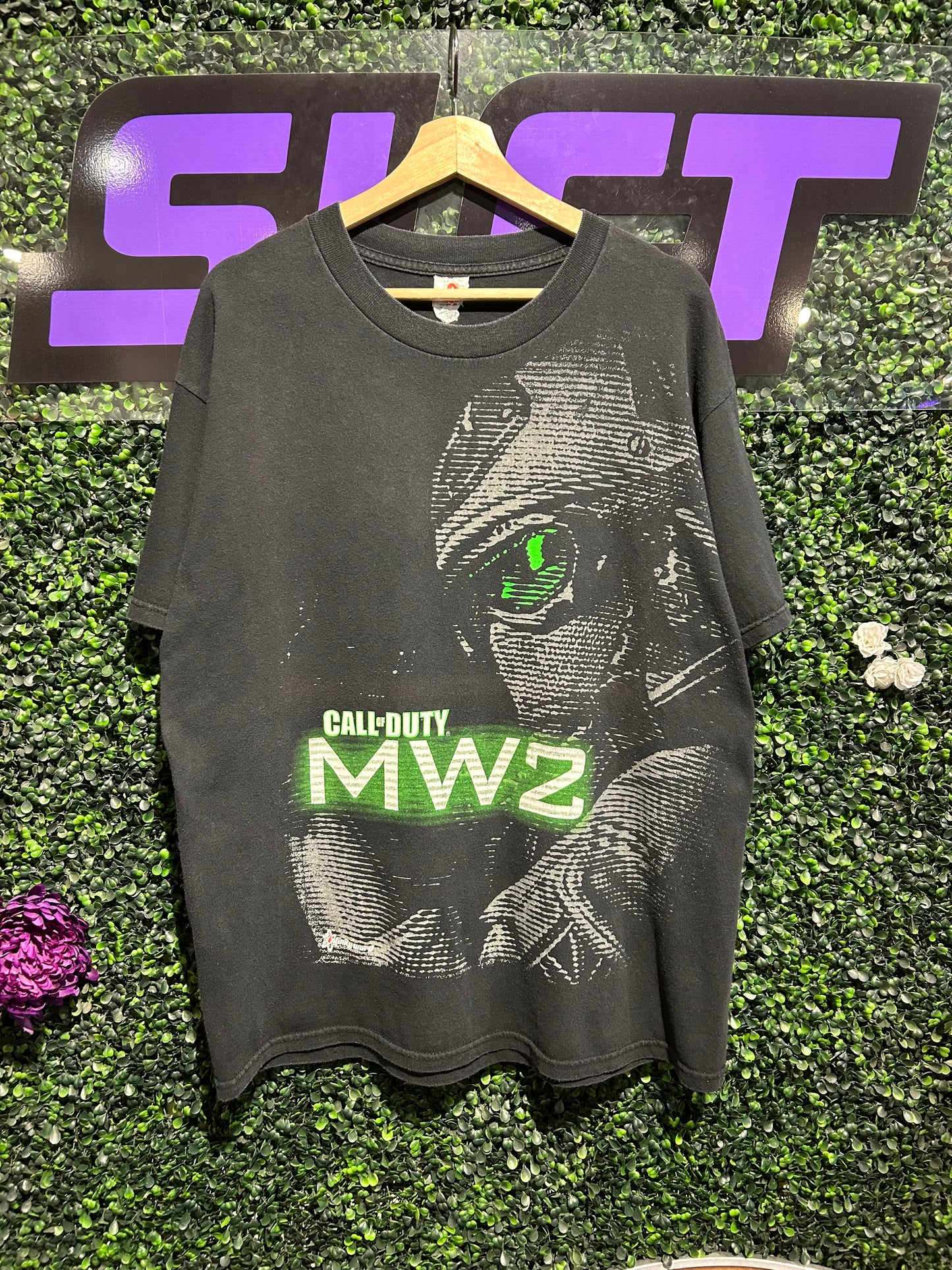 2009 Call Of Duty Modern Warfare 2 Video-Game Promo T-Shirt. Size Large