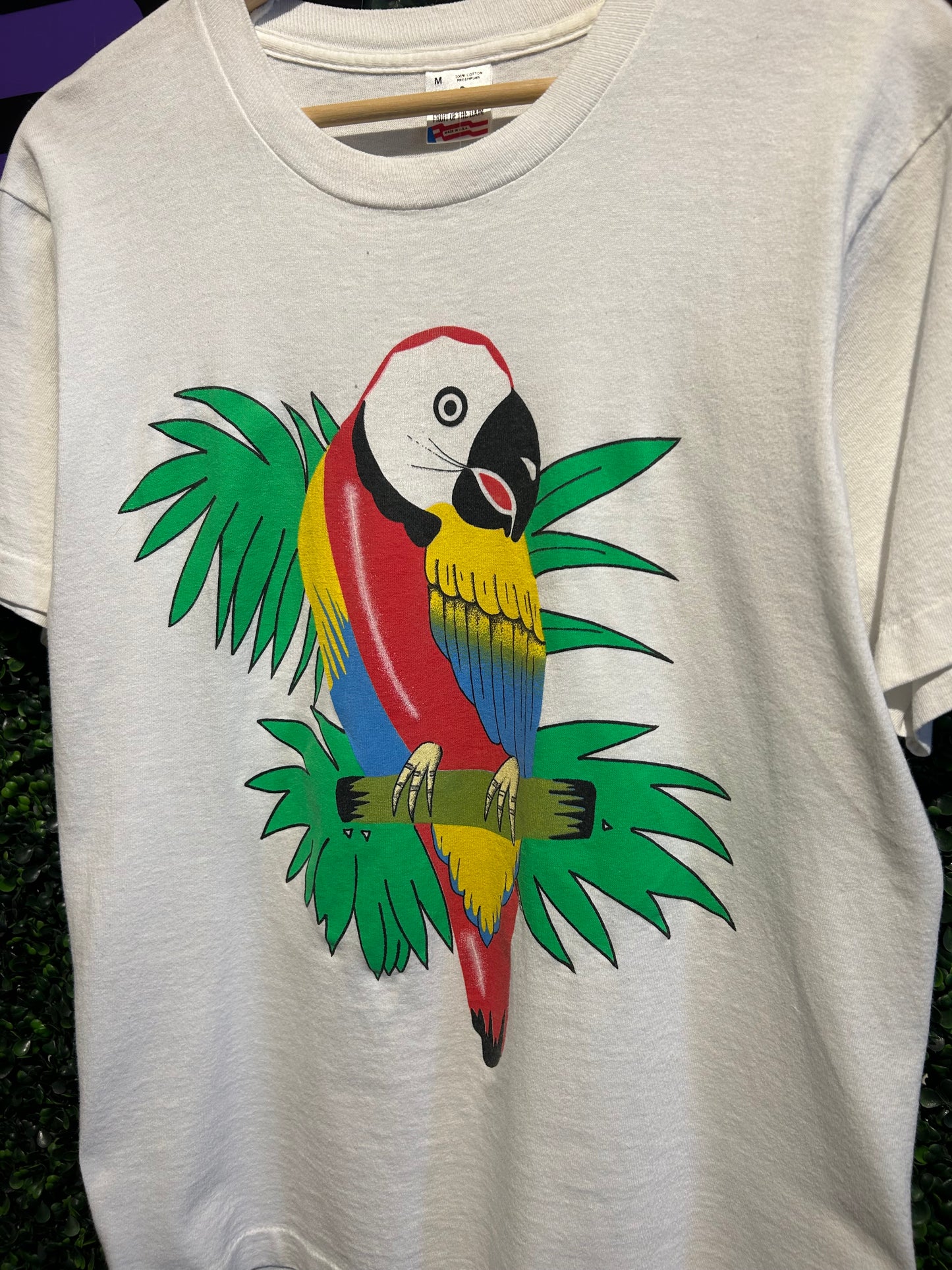 90s Parrot T-Shirt. Size Medium