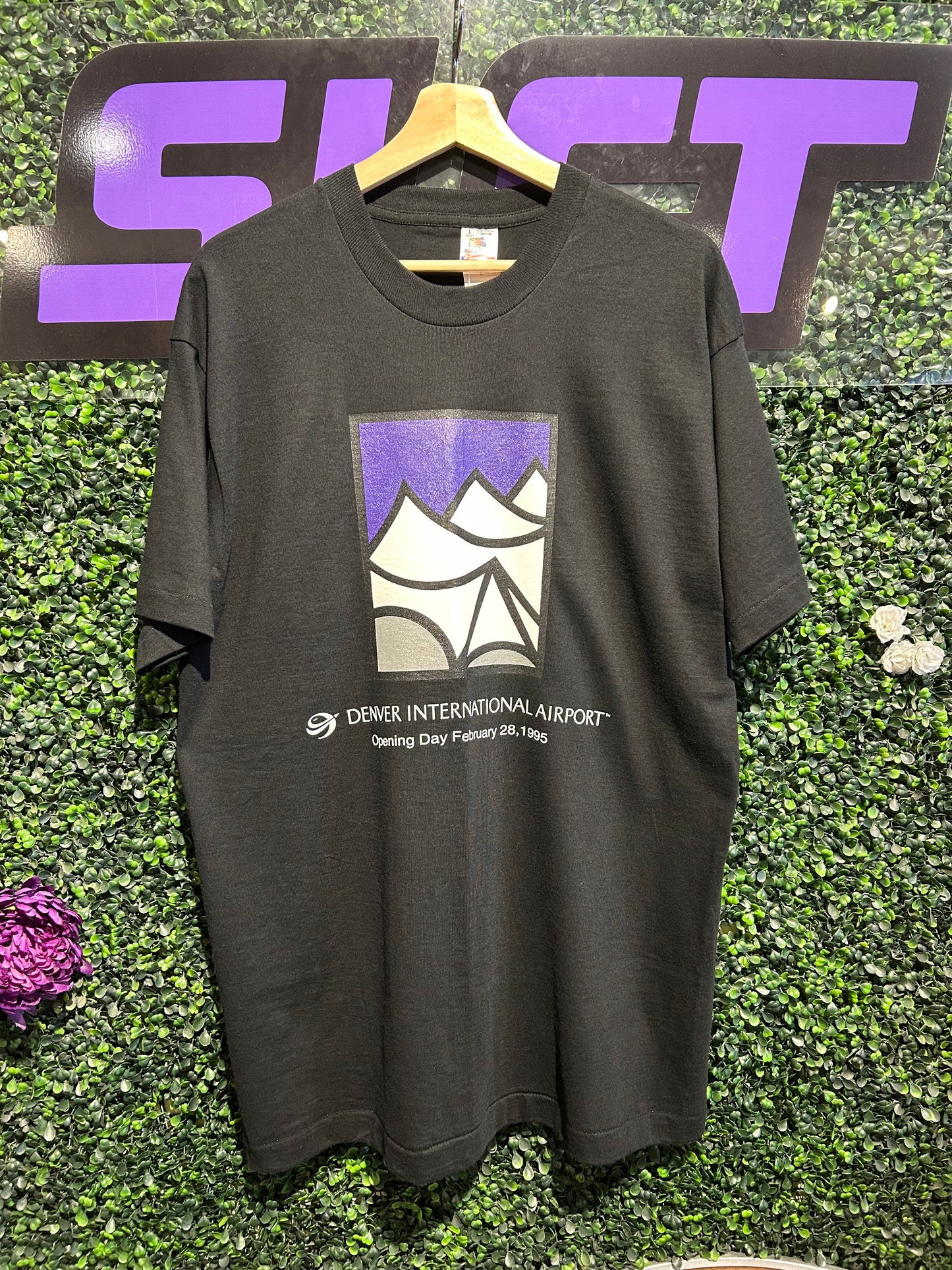 1995 Denver International Airport Opening Day T-Shirt. Size Large (NWT)