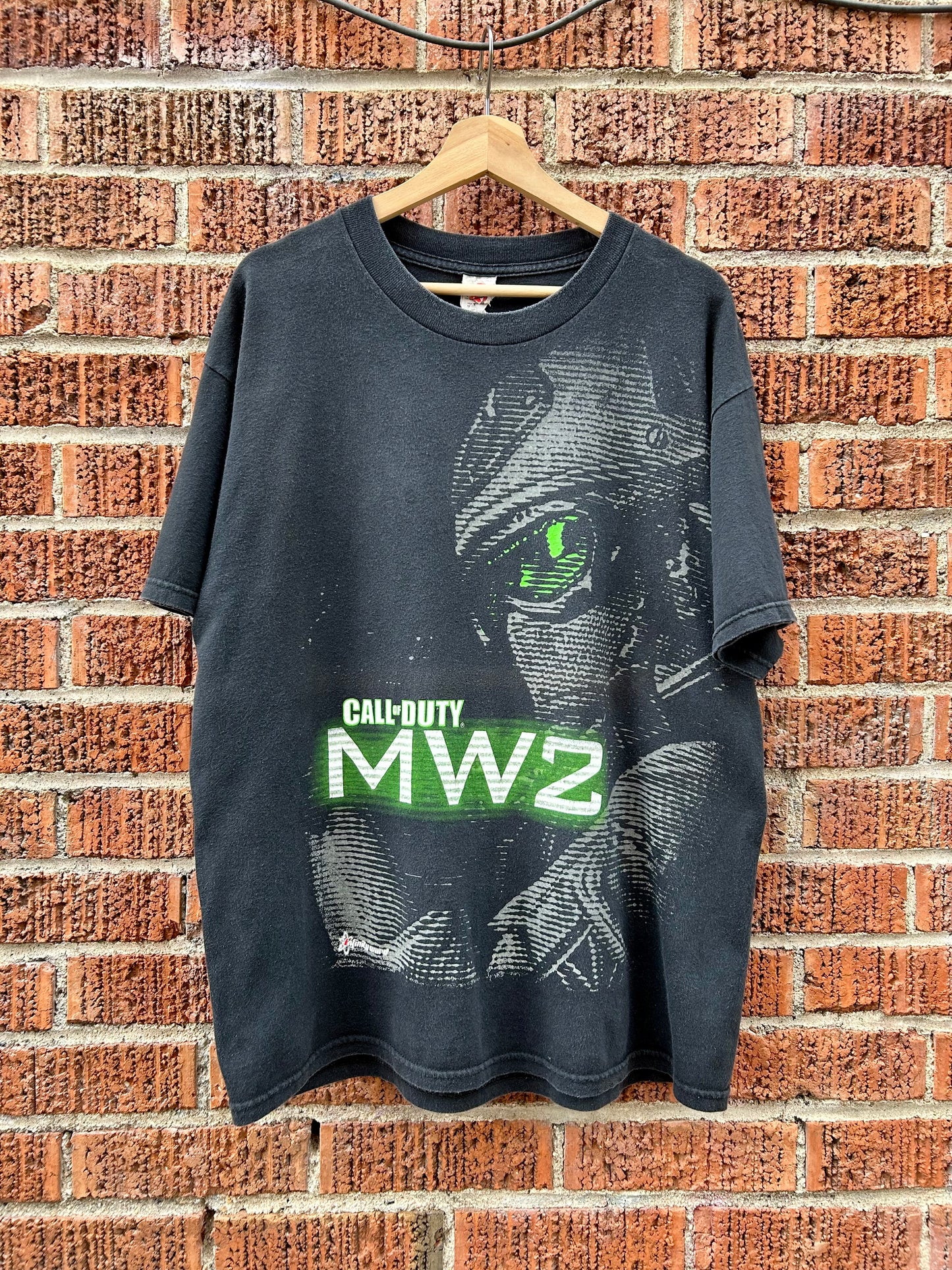 2009 Call Of Duty Modern Warfare 2 Video-Game Promo T-Shirt. Size Large