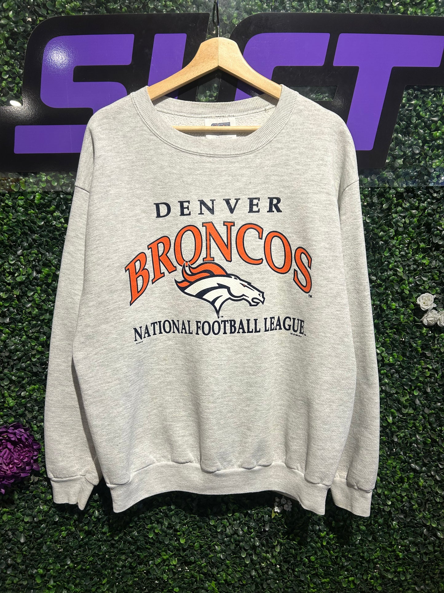 1998 Denver Broncos Crewneck. Size Large