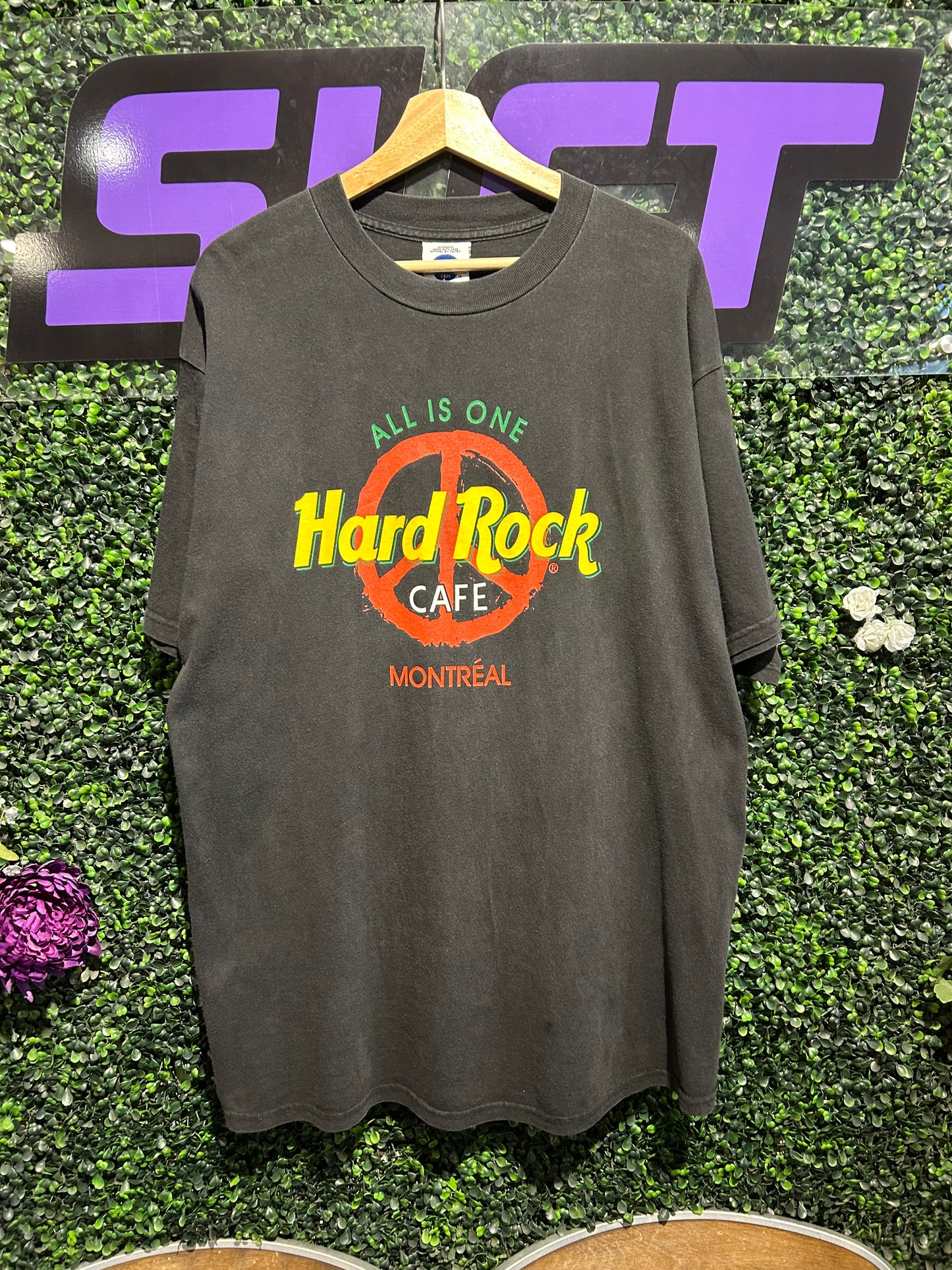 90s Hard Rock Cafe Montreal T-Shirt. Size XL
