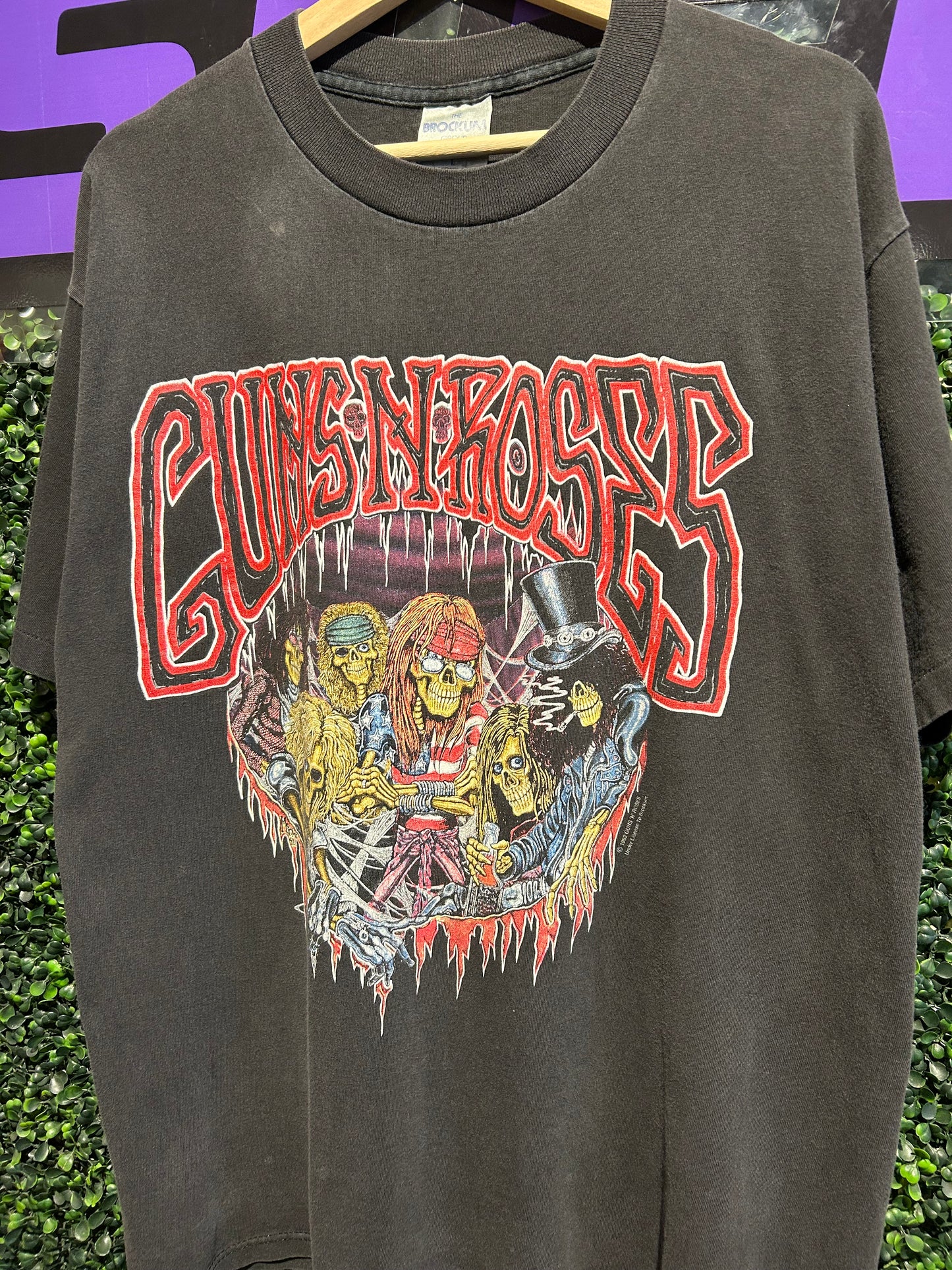 1992 Guns N’ Roses Use Your Illusion Tour T-Shirt. Size Large