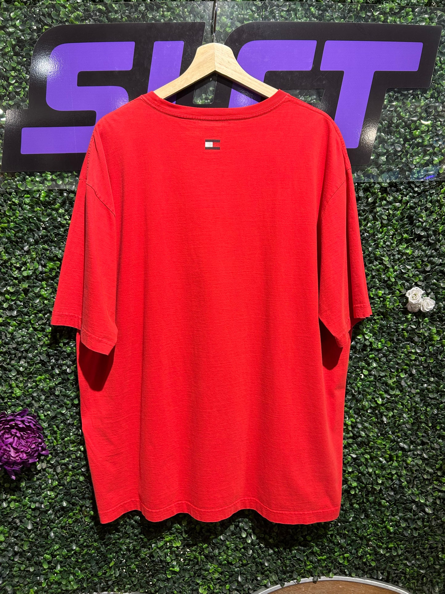 Vintage Tommy Hilfiger T-Shirt. Size XL