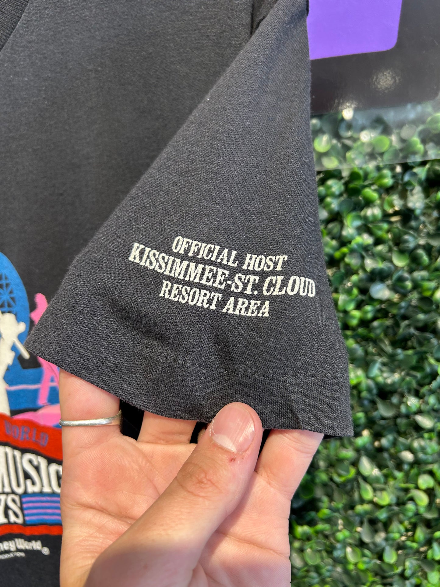 1985 Disney Magic Music Days T-Shirt. Size M/L
