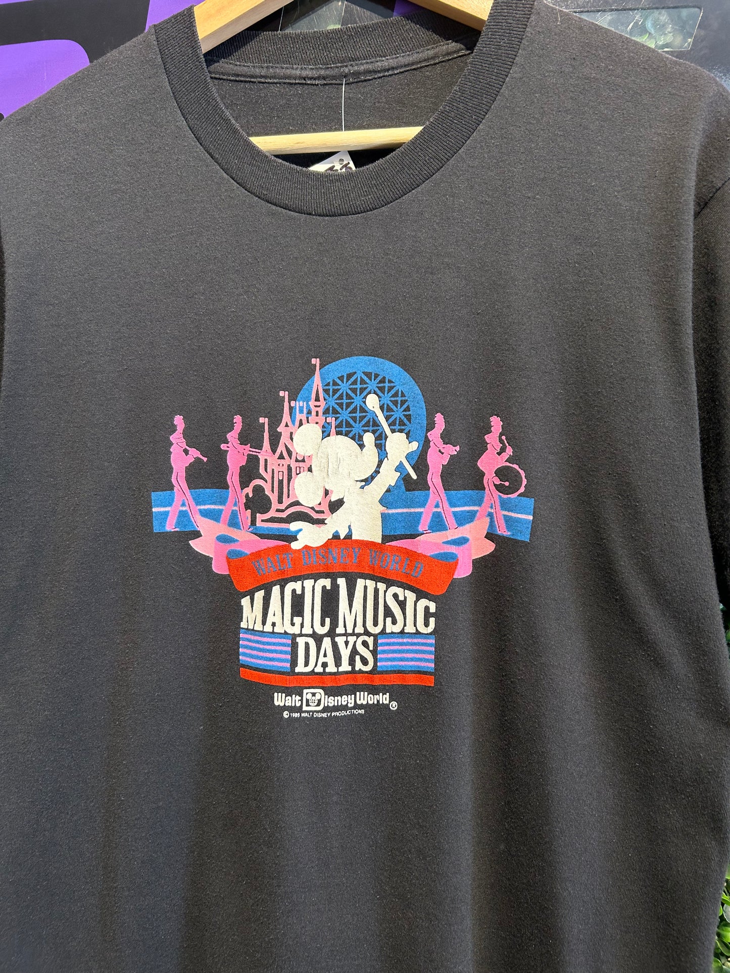 1985 Disney Magic Music Days T-Shirt. Size M/L